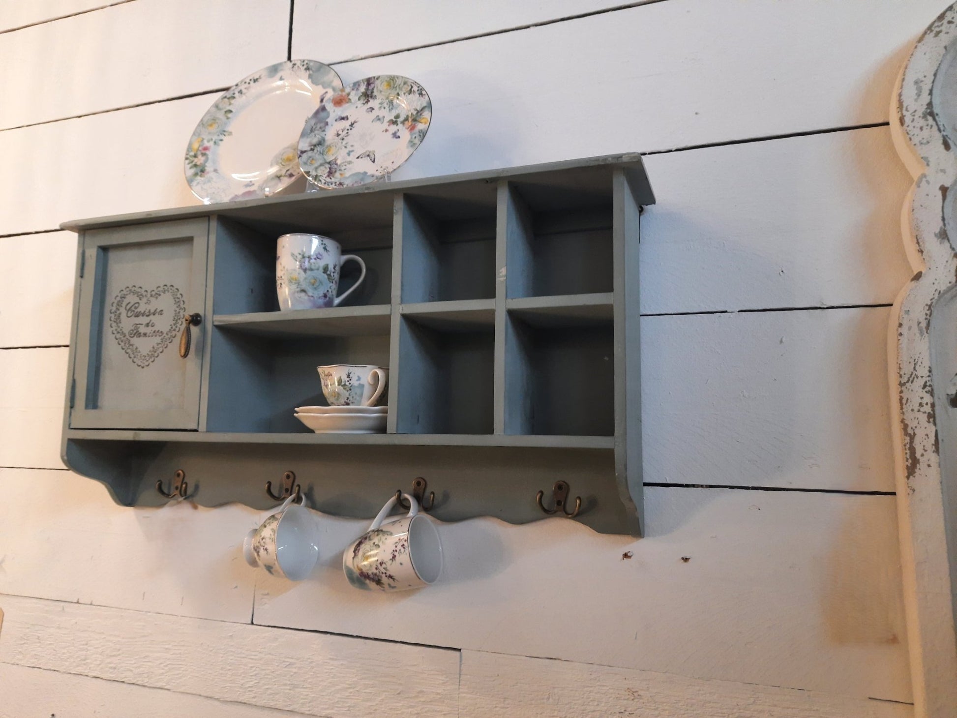 Hängeschrank Wandregal aus Holz Blau-Grün mit Haken - Shabby Chic Aufbewahrungsschrank {{ Shabby Chic und Landhaus Deko }} {{ www.Stein-Alt.de }}