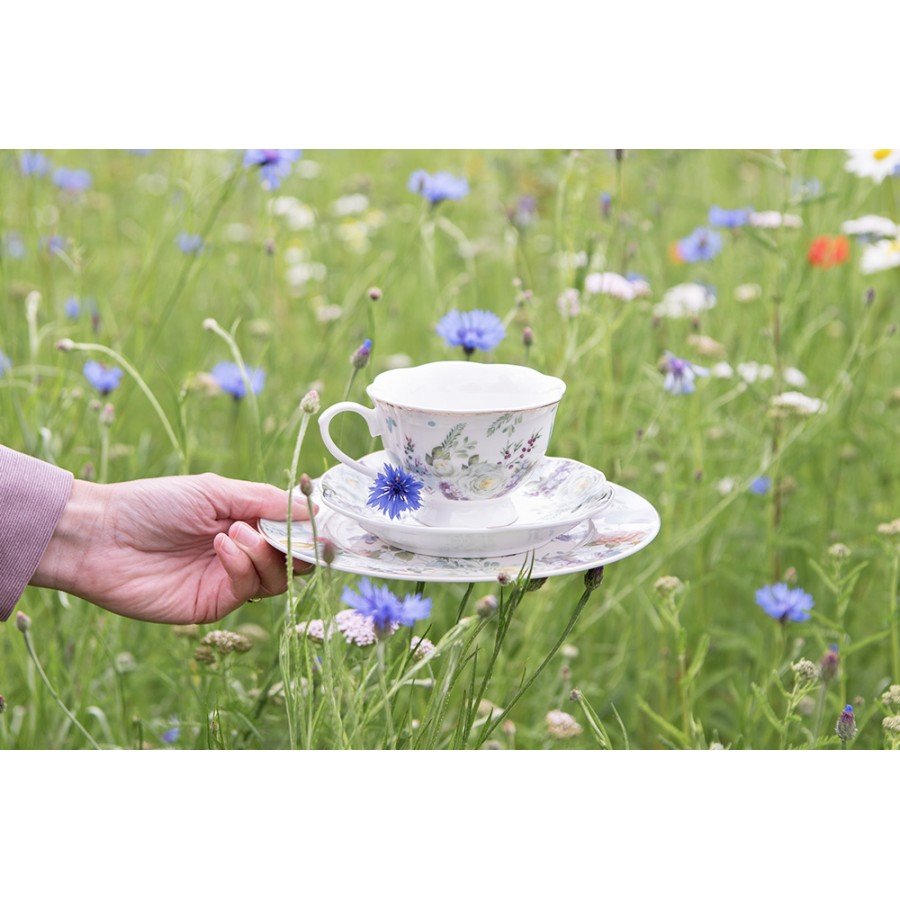 Porzellan Geschirr Blau-Weiß Blumen & Schmetterlinge – Mix & Match Landhausstil {{ Shabby Chic und Landhaus Deko }} {{ www.Stein-Alt.de }}