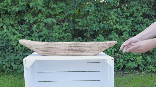 Ciotola di legno per servire o decorare