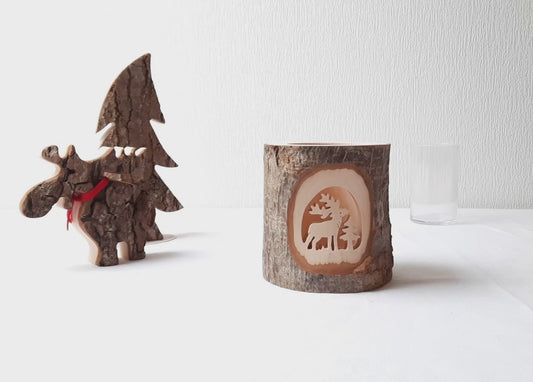 Rustikaler Teelichthalter Baumstamm mit Hirsch & Tannenbaum - Handgefertigt
