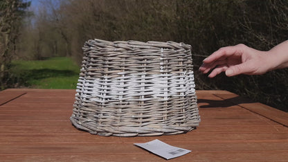 Lampenschirm aus Rattan braun-weiß im Landhausstil
