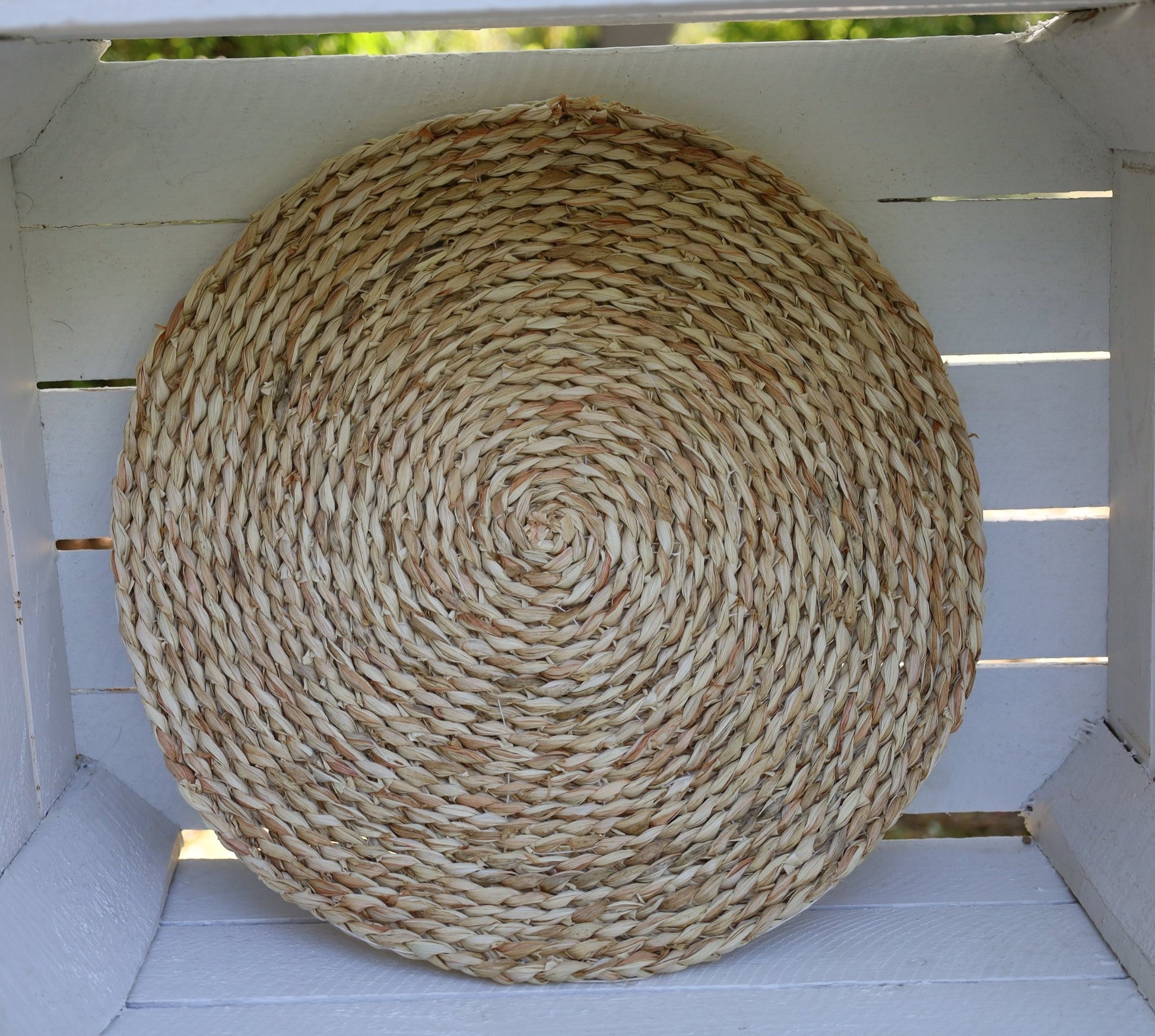 Rundes Stroh Platzdeckchen Ø 38 cm - Maritimer Boho-Stil Beige {{ Shabby Chic und Landhaus Deko }} {{ www.Stein-Alt.de }}