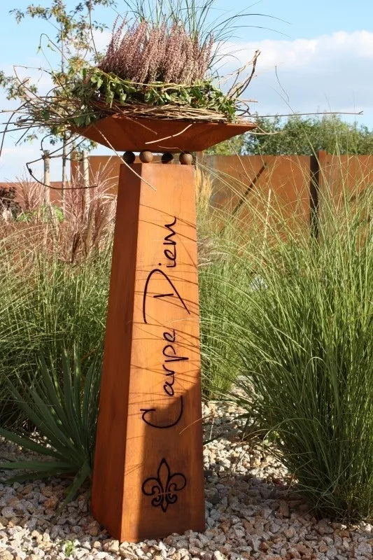 Edelrost Stele Carpe Diem mit Schale - Handgefertigt - Beleuchtbar - Gartendeko Shabby Chic