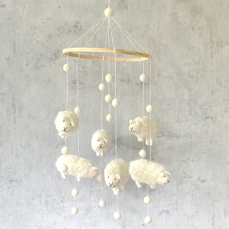 Schäfchen Mobile aus Filz – Handgemacht, FairMade & RWS-zertifiziert {{ Shabby Chic und Landhaus Deko }} {{ www.Stein-Alt.de }}