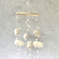 Schäfchen Mobile aus Filz – Handgemacht, FairMade & RWS-zertifiziert {{ Shabby Chic und Landhaus Deko }} {{ www.Stein-Alt.de }}