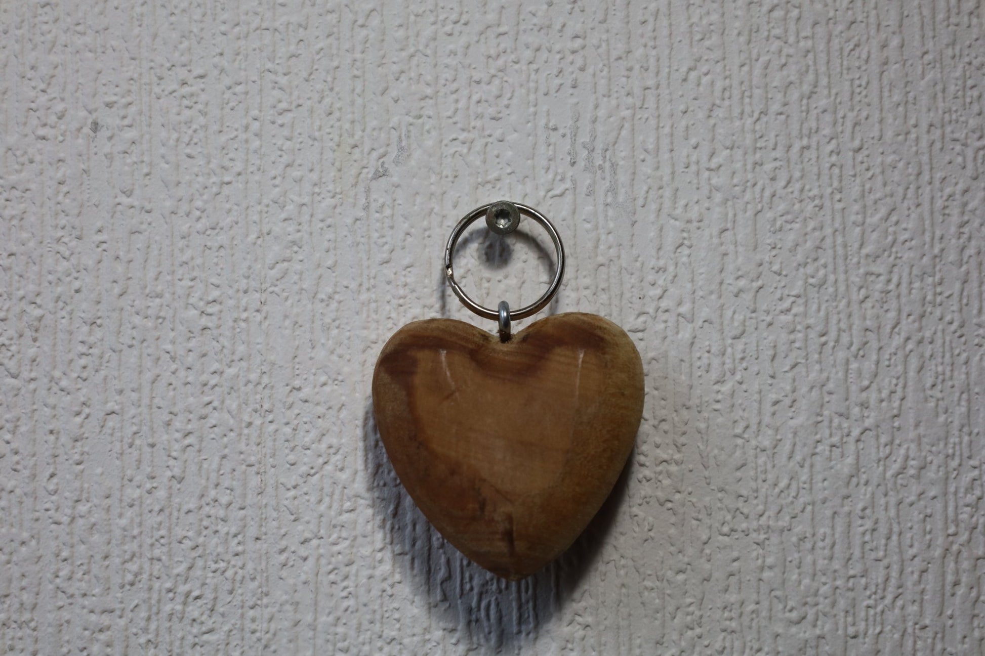 Schlüsselanhänger Herz aus Olivenholz mit Gravur 'Danke' - Handgefertigtes Geschenk {{ Shabby Chic und Landhaus Deko }} {{ www.Stein-Alt.de }}