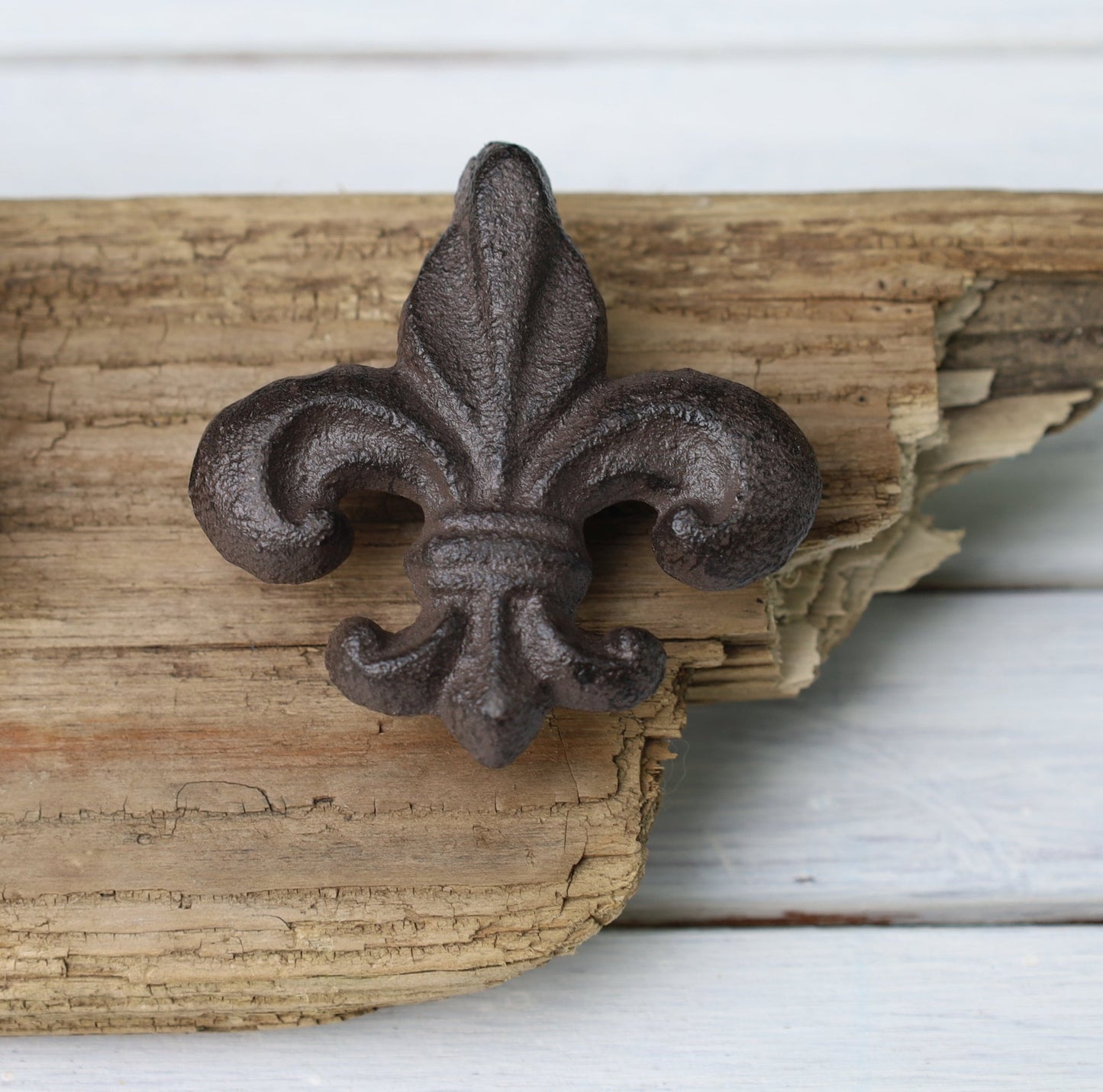 Schubladengriff Gusseisen Braun – Möbelknauf Französische Lilie {{ Shabby Chic und Landhaus Deko }} {{ www.Stein-Alt.de }}