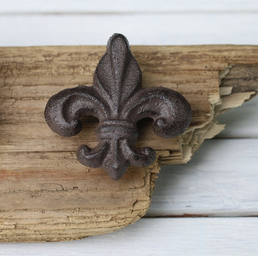 Schubladengriff Gusseisen Braun – Möbelknauf Französische Lilie {{ Shabby Chic und Landhaus Deko }} {{ www.Stein-Alt.de }}