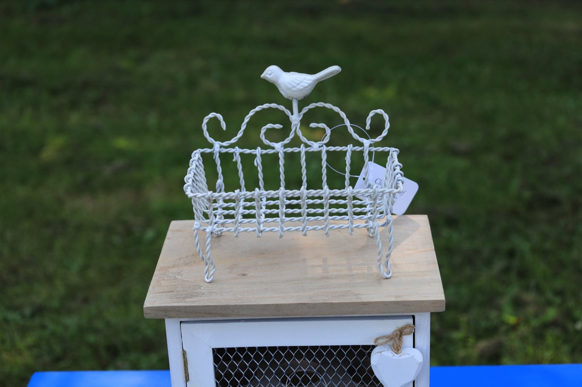 Seifenschale aus Metall in Weiß im Landhausstil mit Vögelchen {{ Shabby Chic und Landhaus Deko }} {{ www.Stein-Alt.de }}