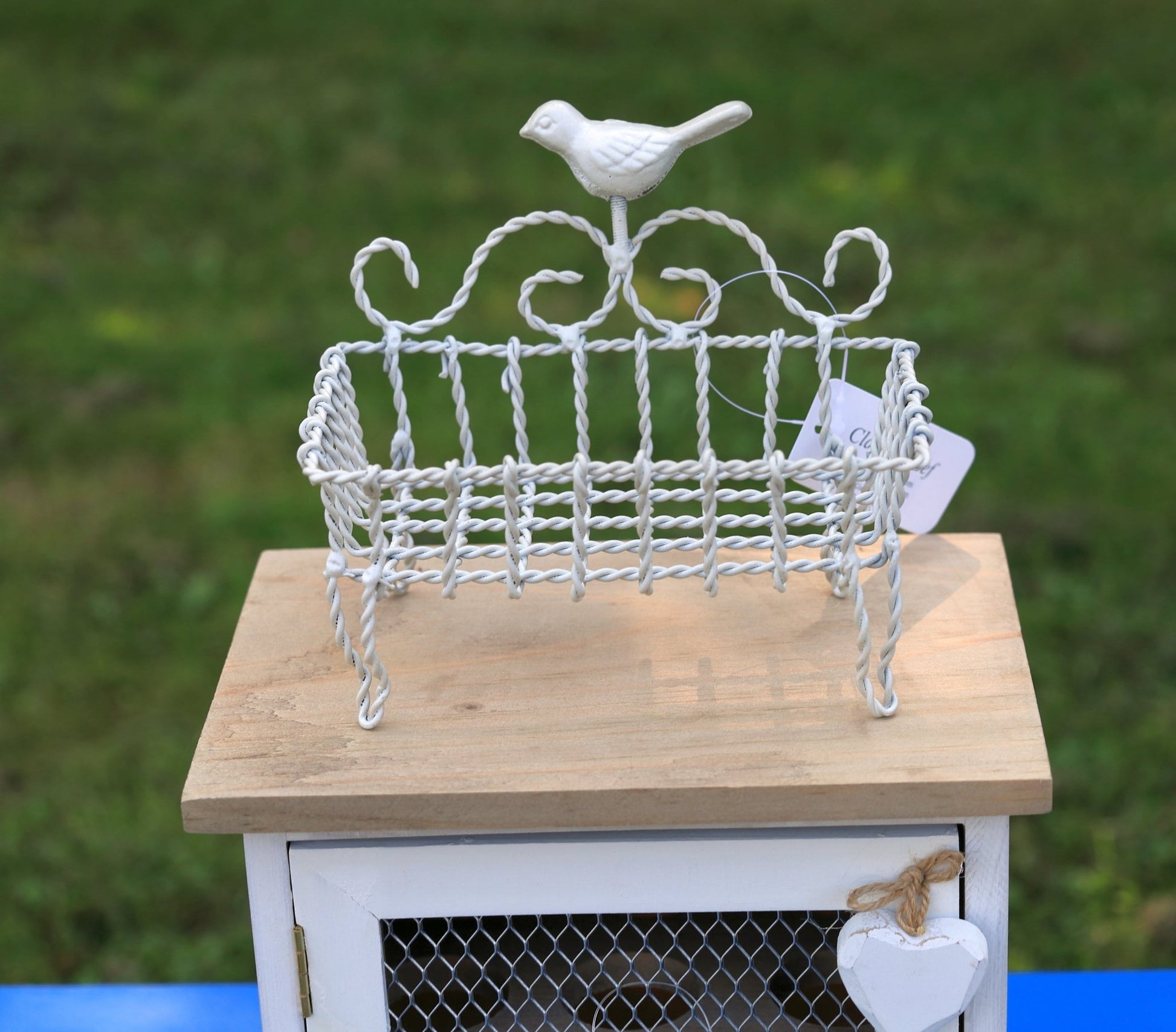 Seifenschale aus Metall in Weiß im Landhausstil mit Vögelchen {{ Shabby Chic und Landhaus Deko }} {{ www.Stein-Alt.de }}