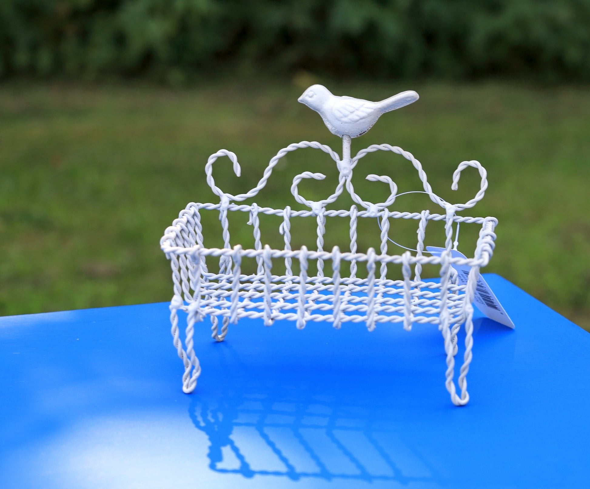 Seifenschale aus Metall in Weiß im Landhausstil mit Vögelchen {{ Shabby Chic und Landhaus Deko }} {{ www.Stein-Alt.de }}