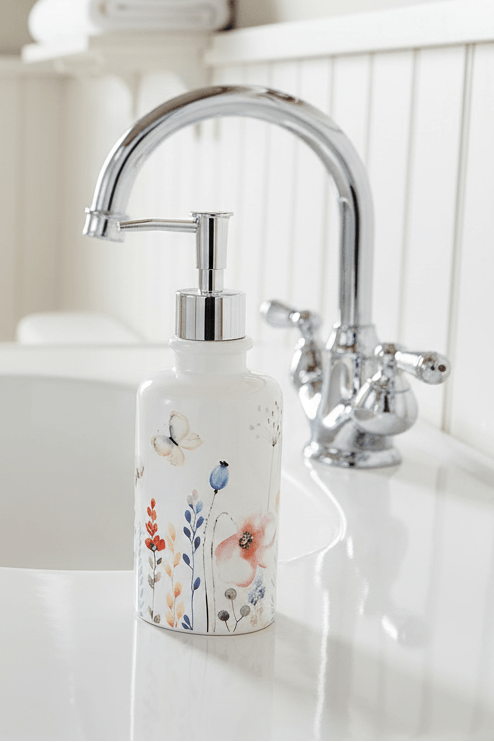 Seifenspender aus Keramik in Weiß mit buntem Blumenmotiv {{ Shabby Chic und Landhaus Deko }} {{ www.Stein-Alt.de }}