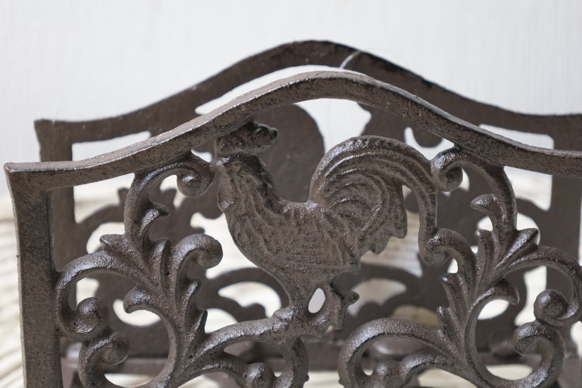 Serviettenhalter Hahn Gusseisen Braun - Vintage Oster-Tischdeko Landhausstil {{ Shabby Chic und Landhaus Deko }} {{ www.Stein-Alt.de }}