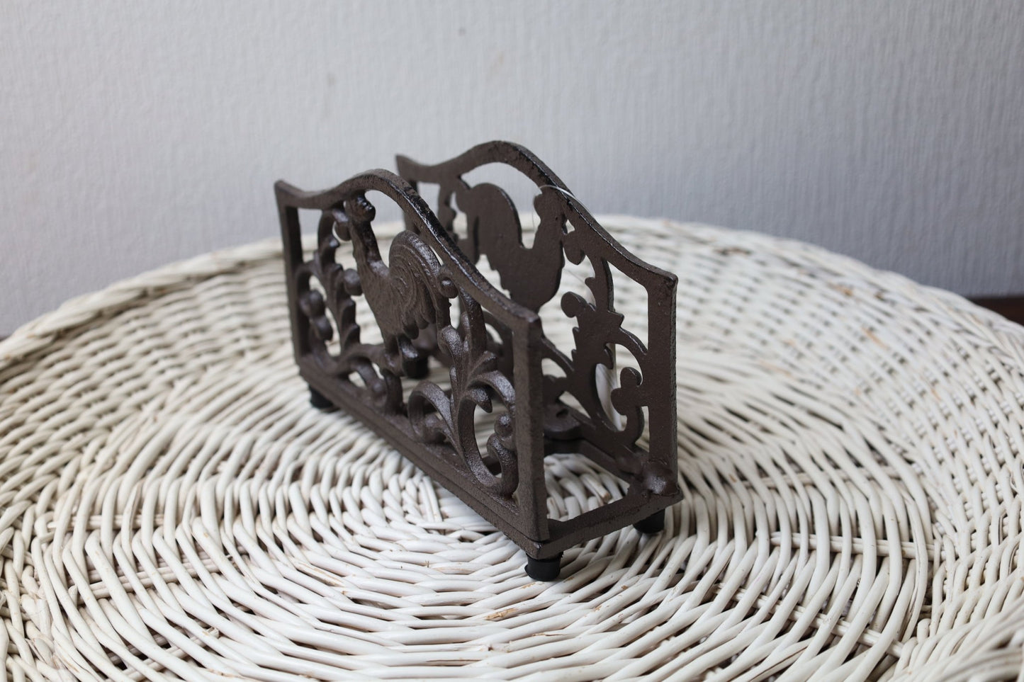 Serviettenhalter Hahn Gusseisen Braun - Vintage Oster-Tischdeko Landhausstil {{ Shabby Chic und Landhaus Deko }} {{ www.Stein-Alt.de }}
