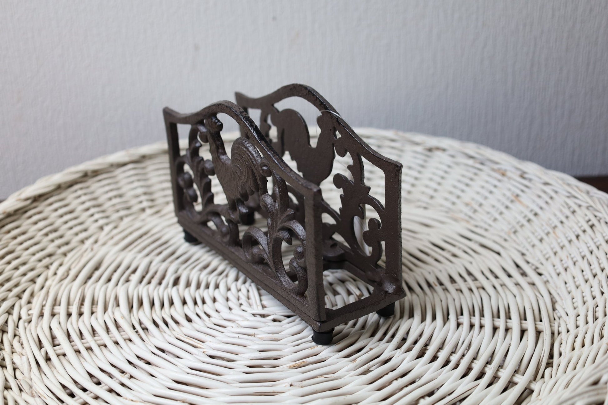 Serviettenhalter Hahn Gusseisen Braun - Vintage Oster-Tischdeko Landhausstil {{ Shabby Chic und Landhaus Deko }} {{ www.Stein-Alt.de }}