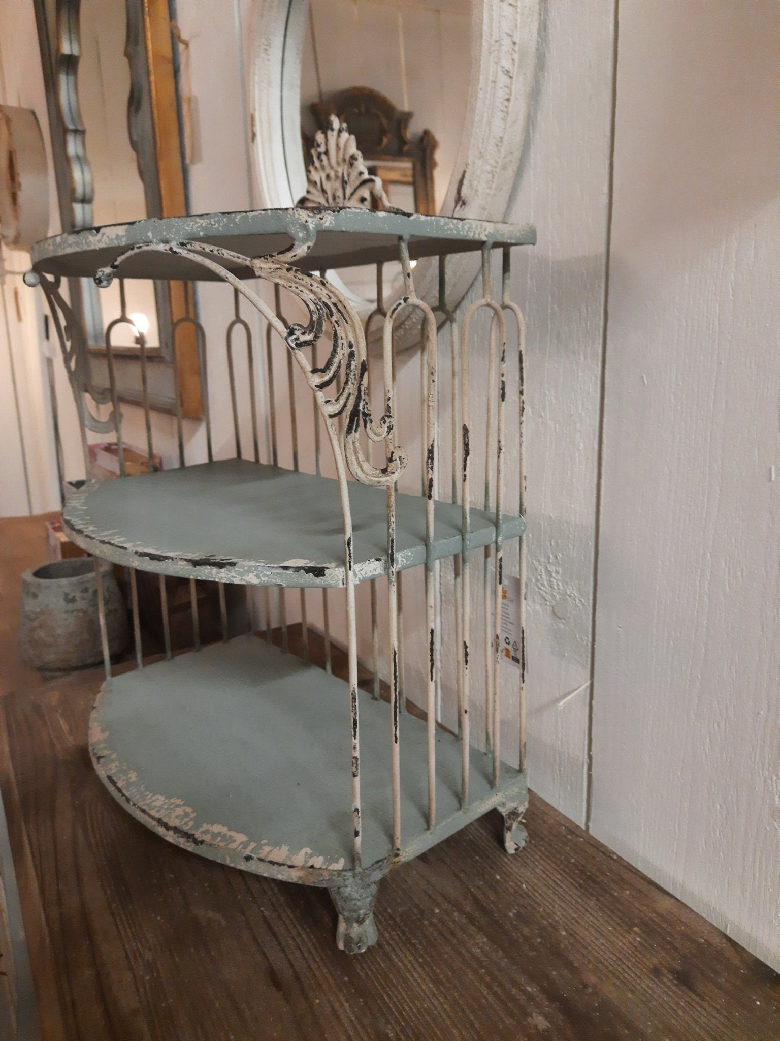 Shabby Chic Metallregal Grün-Beige 38x23x55cm - Vintage Wandregal Landhaus {{ Shabby Chic und Landhaus Deko }} {{ www.Stein-Alt.de }}