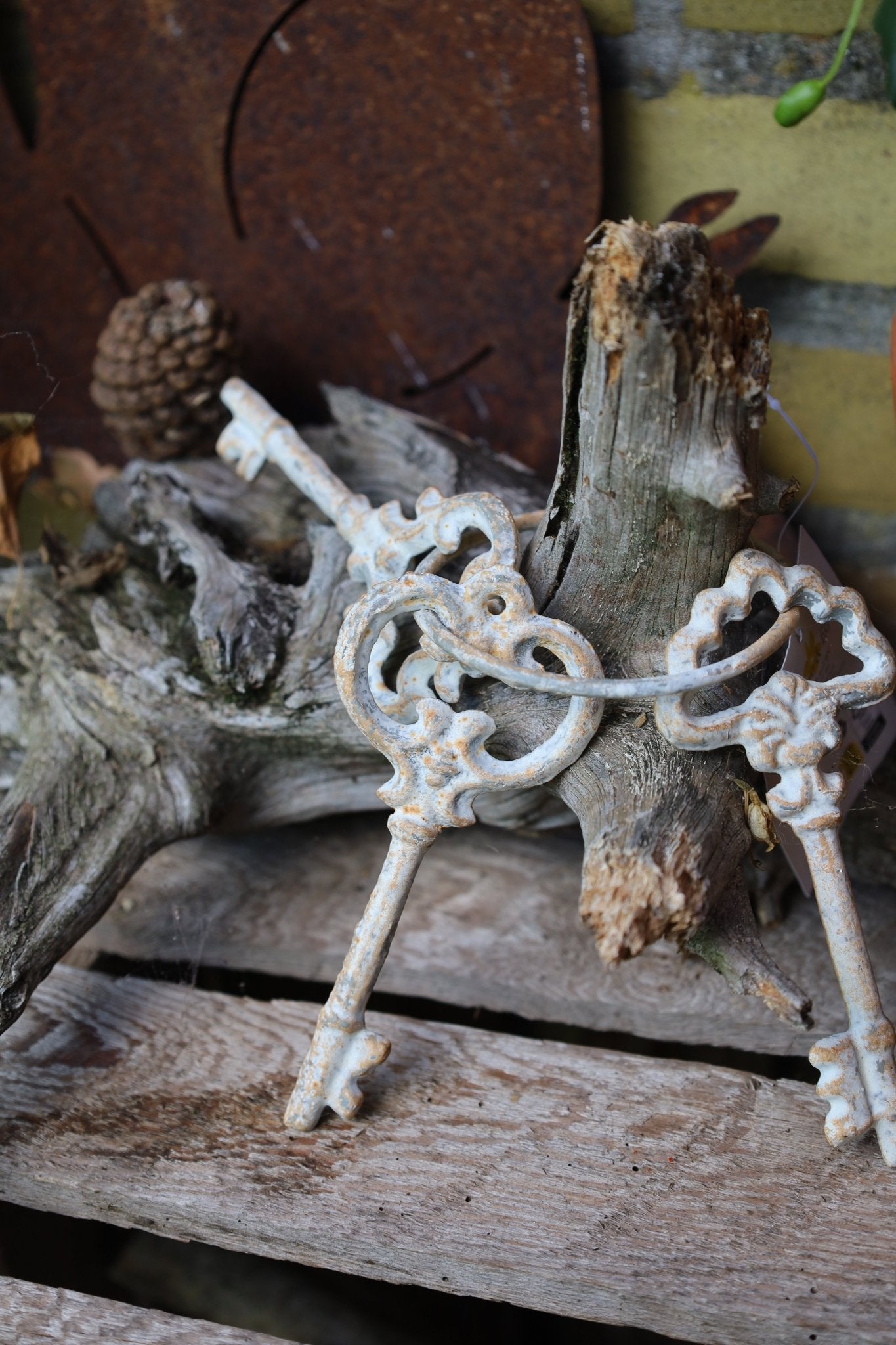 Deko-Schlüsselbund Gusseisen Weiß | Shabby Chic Vintage Landhaus 19 cm {{ Shabby Chic und Landhaus Deko }} {{ www.Stein-Alt.de }}