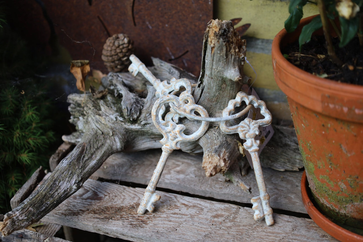 Deko-Schlüsselbund Gusseisen Weiß | Shabby Chic Vintage Landhaus 19 cm {{ Shabby Chic und Landhaus Deko }} {{ www.Stein-Alt.de }}