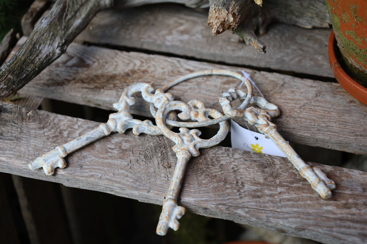 Deko-Schlüsselbund Gusseisen Weiß | Shabby Chic Vintage Landhaus 19 cm {{ Shabby Chic und Landhaus Deko }} {{ www.Stein-Alt.de }}