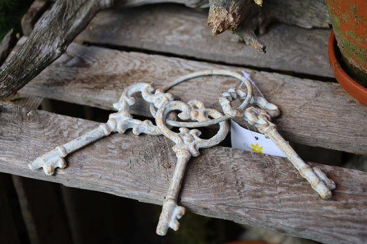 Deko-Schlüsselbund Gusseisen Weiß | Shabby Chic Vintage Landhaus 19 cm {{ Shabby Chic und Landhaus Deko }} {{ www.Stein-Alt.de }}