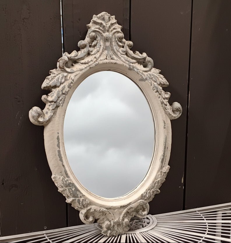 Spiegel: Oval im Shabby Chic Barock-Stil aus Metall in Beige-Grau {{ Shabby Chic und Landhaus Deko }} {{ www.Stein-Alt.de }}