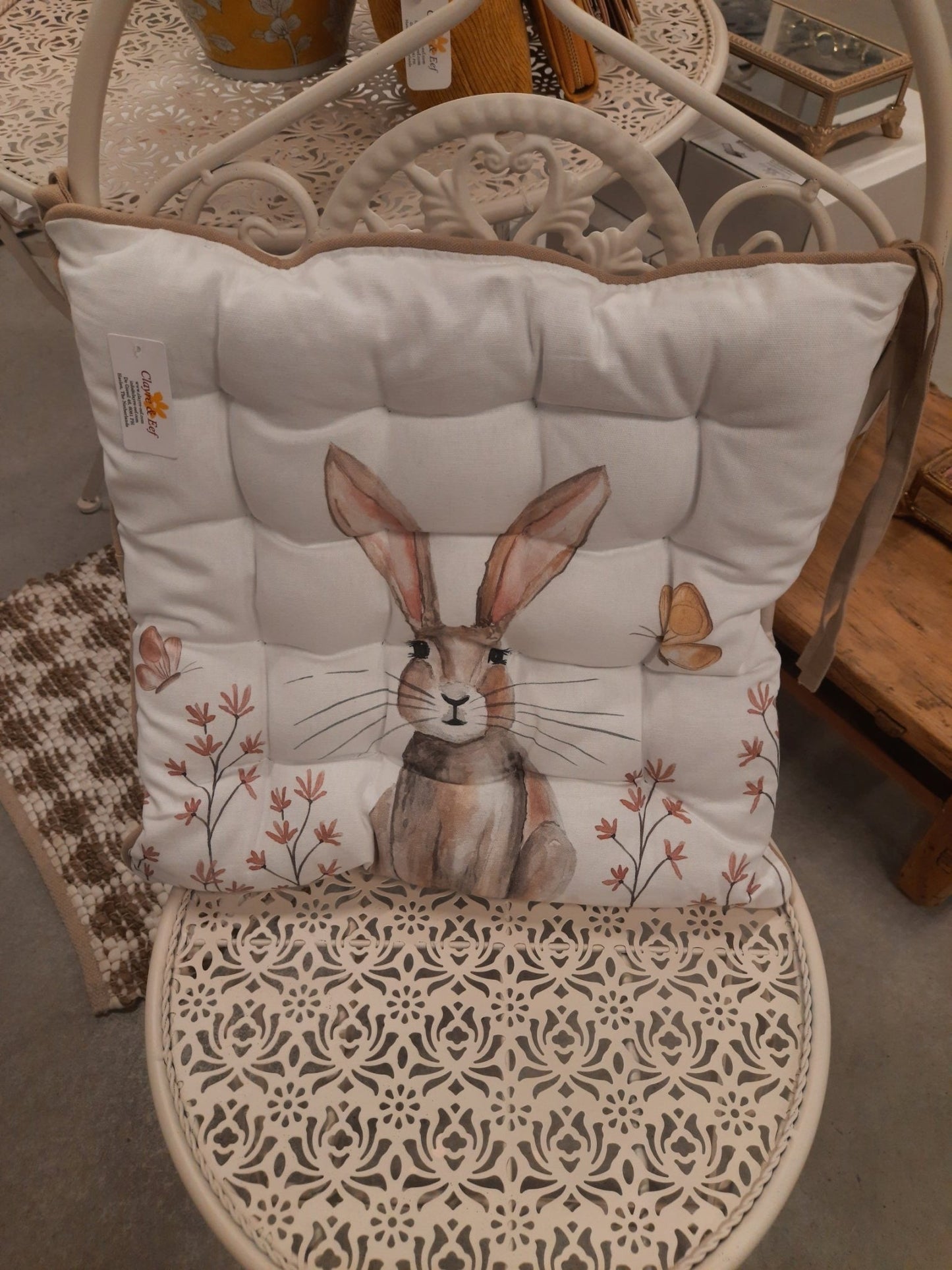 Stuhlkissen Ostern Hase Weiß-Braun - Frühling Sitzkissen Baumwolle Landhausstil Clayre & Eef {{ Shabby Chic und Landhaus Deko }} {{ www.Stein-Alt.de }}