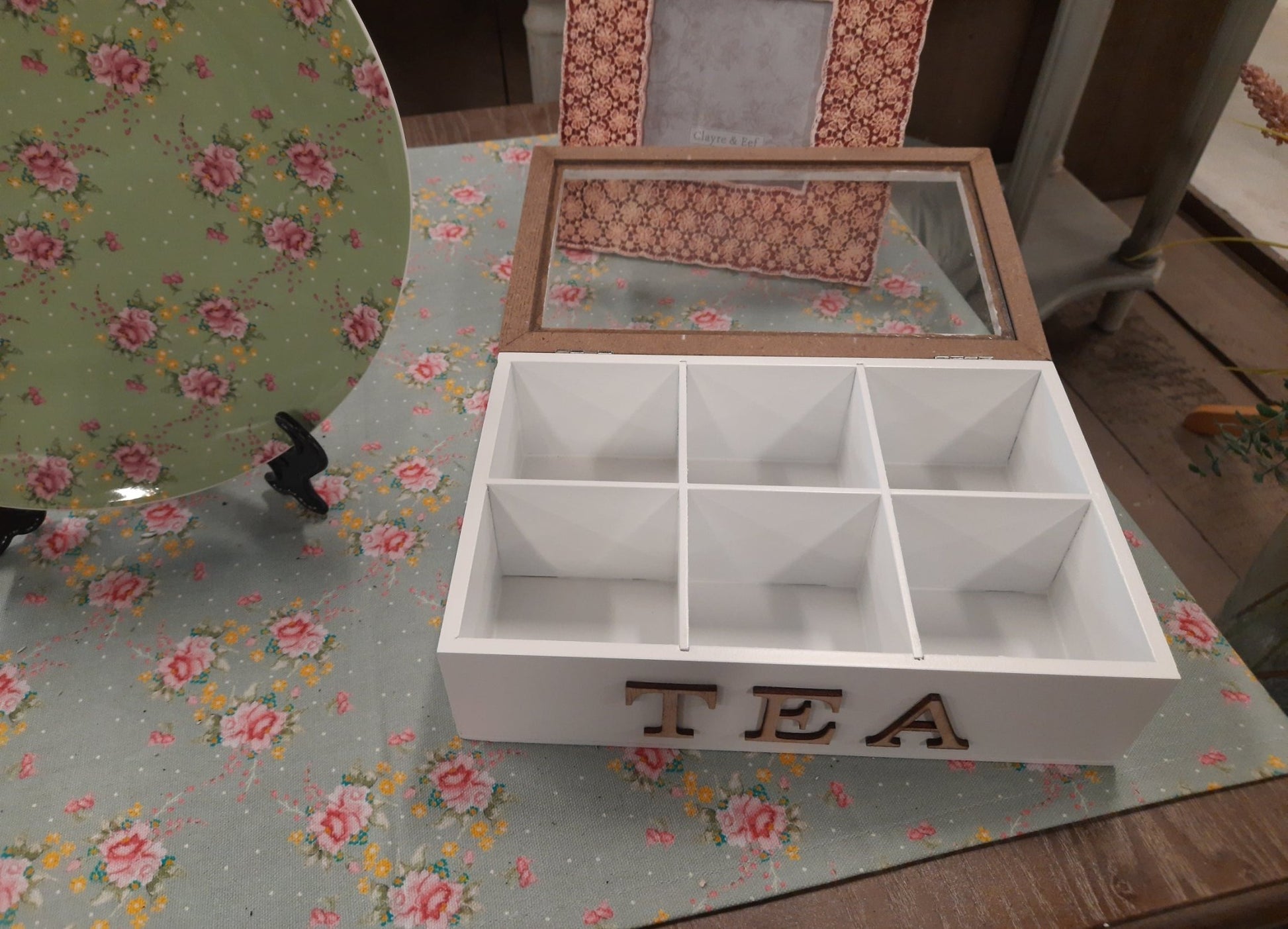 Teebox mit 6 Fächern - Rechteckig Weiß/Braun 23x17x8 cm {{ Shabby Chic und Landhaus Deko }} {{ www.Stein-Alt.de }}