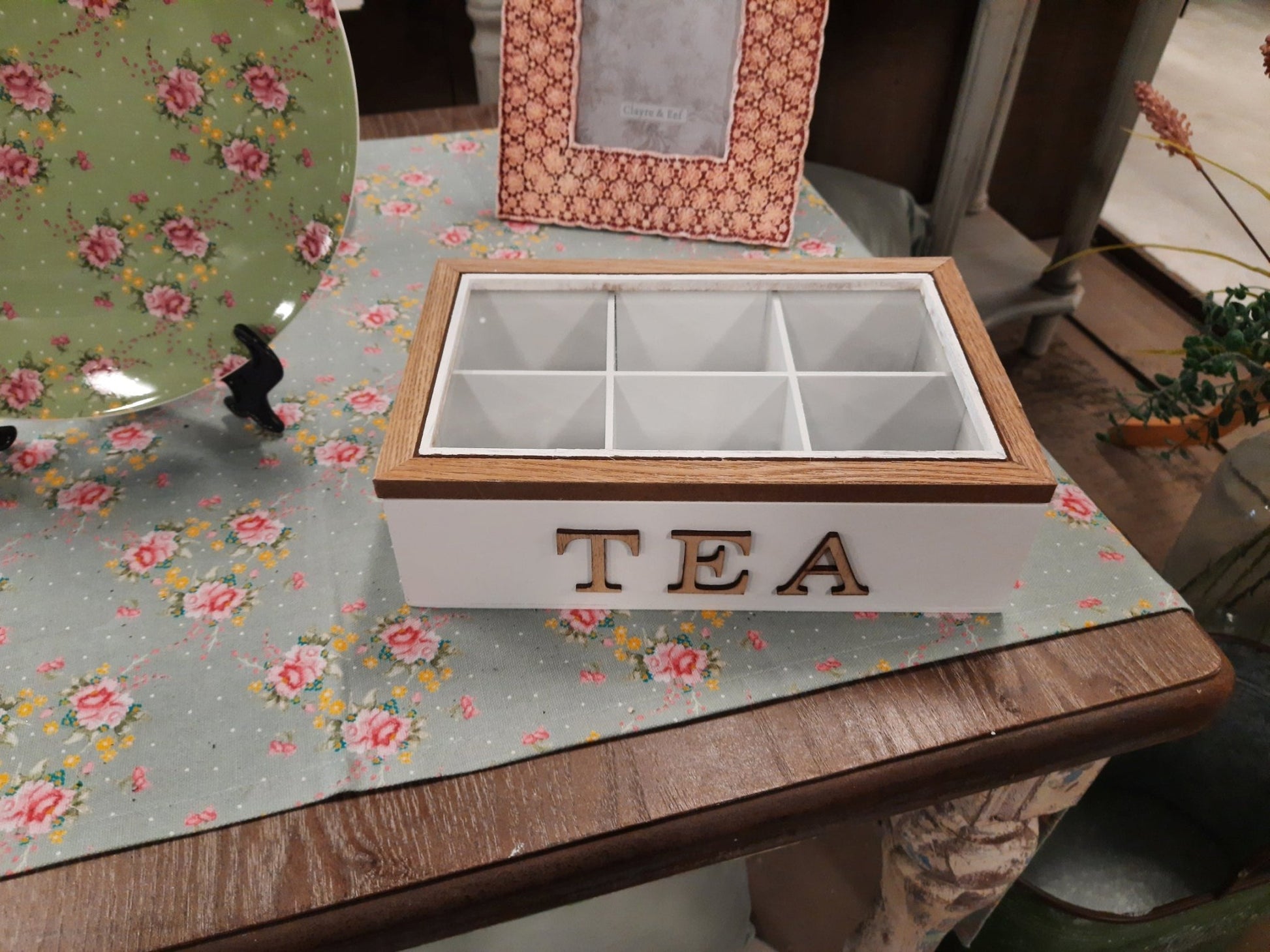 Teebox mit 6 Fächern - Rechteckig Weiß/Braun 23x17x8 cm {{ Shabby Chic und Landhaus Deko }} {{ www.Stein-Alt.de }}