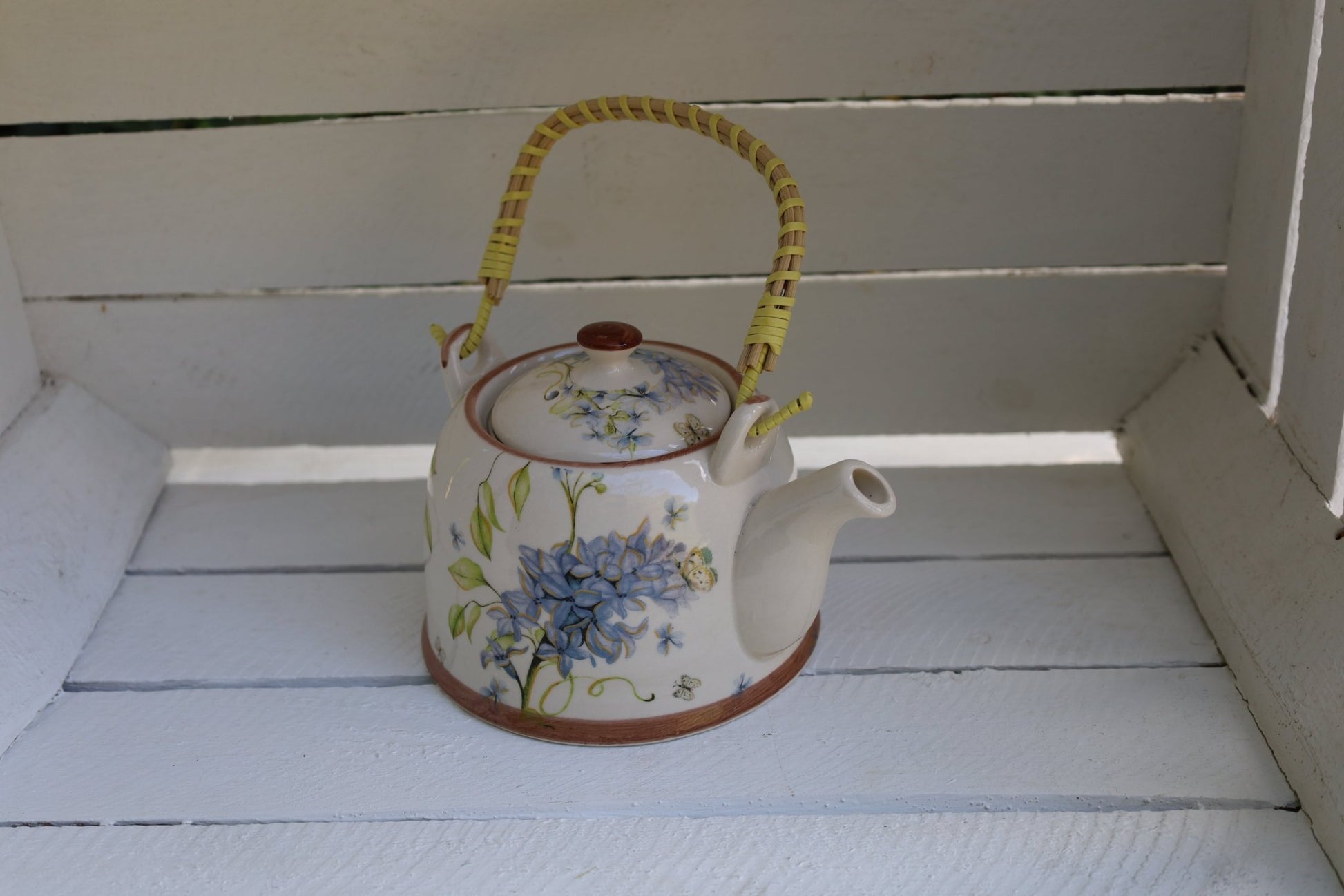 Teekanne aus Keramik inklusive Teesieb, 800 ml mit Blumenmotiv, Landhausstil {{ Shabby Chic und Landhaus Deko }} {{ www.Stein-Alt.de }}