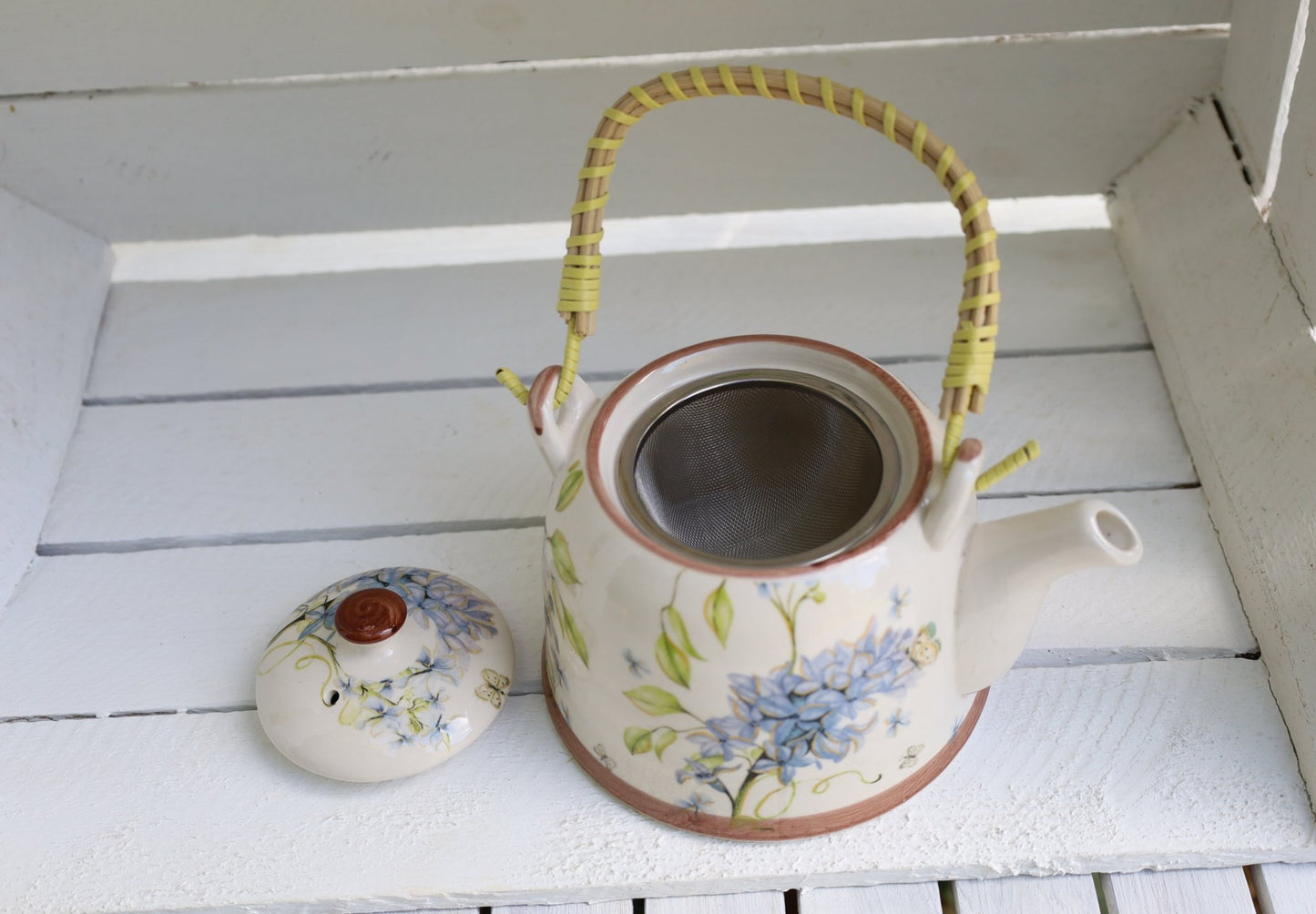 Teekanne aus Keramik inklusive Teesieb, 800 ml mit Blumenmotiv, Landhausstil {{ Shabby Chic und Landhaus Deko }} {{ www.Stein-Alt.de }}