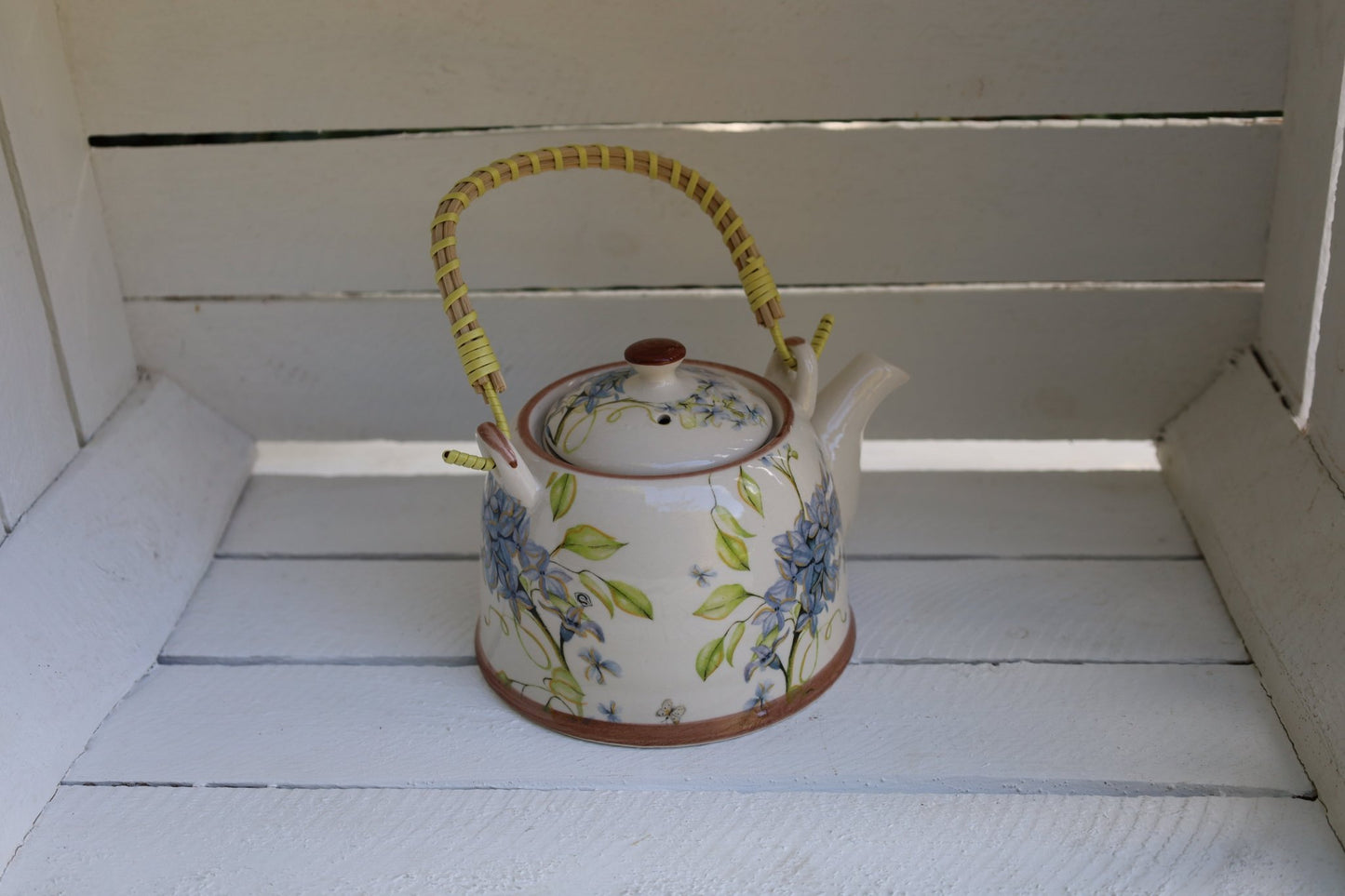 Teekanne aus Keramik inklusive Teesieb, 800 ml mit Blumenmotiv, Landhausstil {{ Shabby Chic und Landhaus Deko }} {{ www.Stein-Alt.de }}