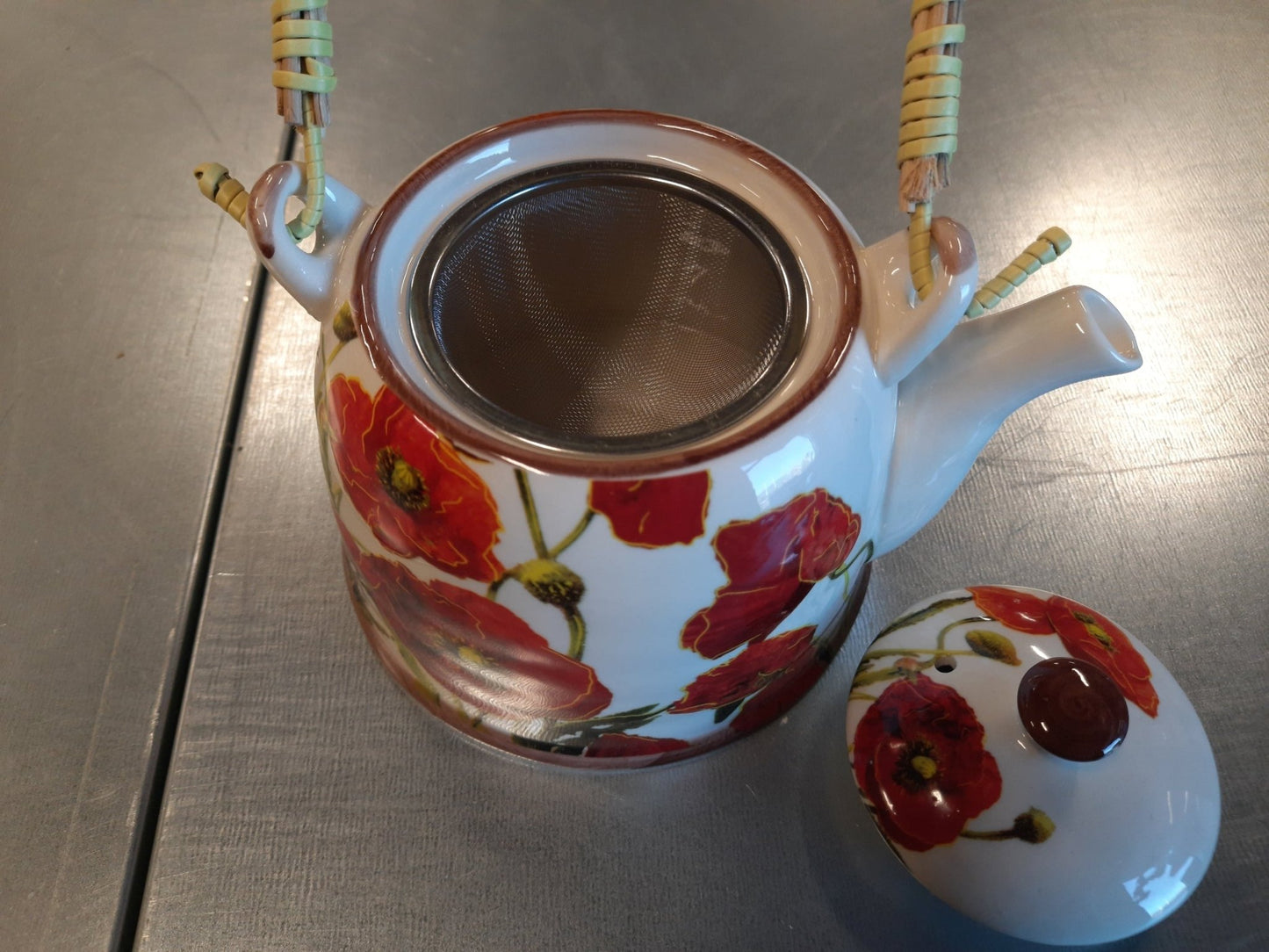 Teekanne aus Keramik inklusive Teesieb, 800 ml mit Blumenmotiv, Landhausstil {{ Shabby Chic und Landhaus Deko }} {{ www.Stein-Alt.de }}
