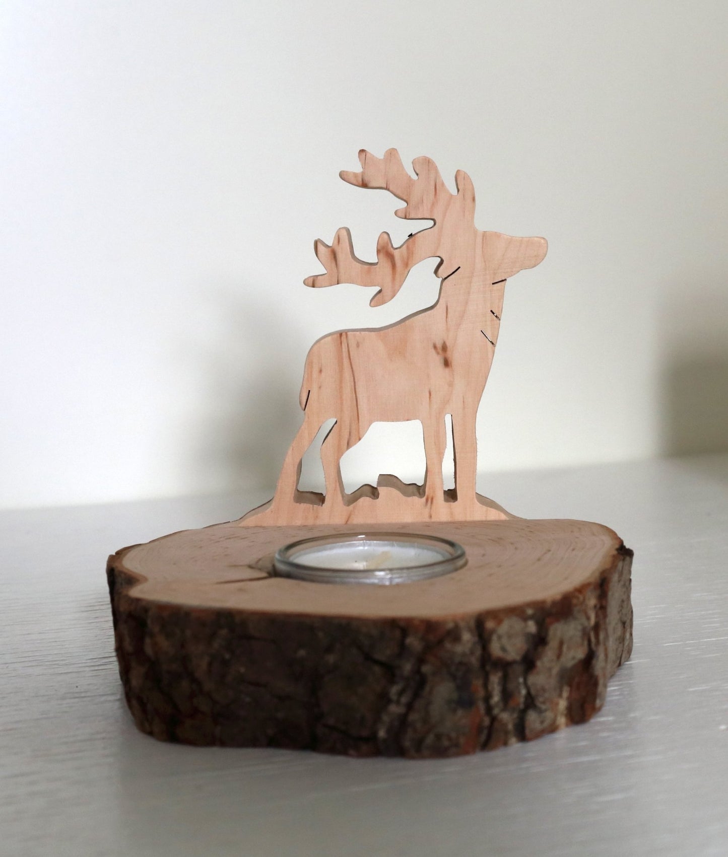 Teelichthalter Baumstamm mit Hirsch - Rustikale Weihnachtsdeko Holz {{ Shabby Chic und Landhaus Deko }} {{ www.Stein-Alt.de }}