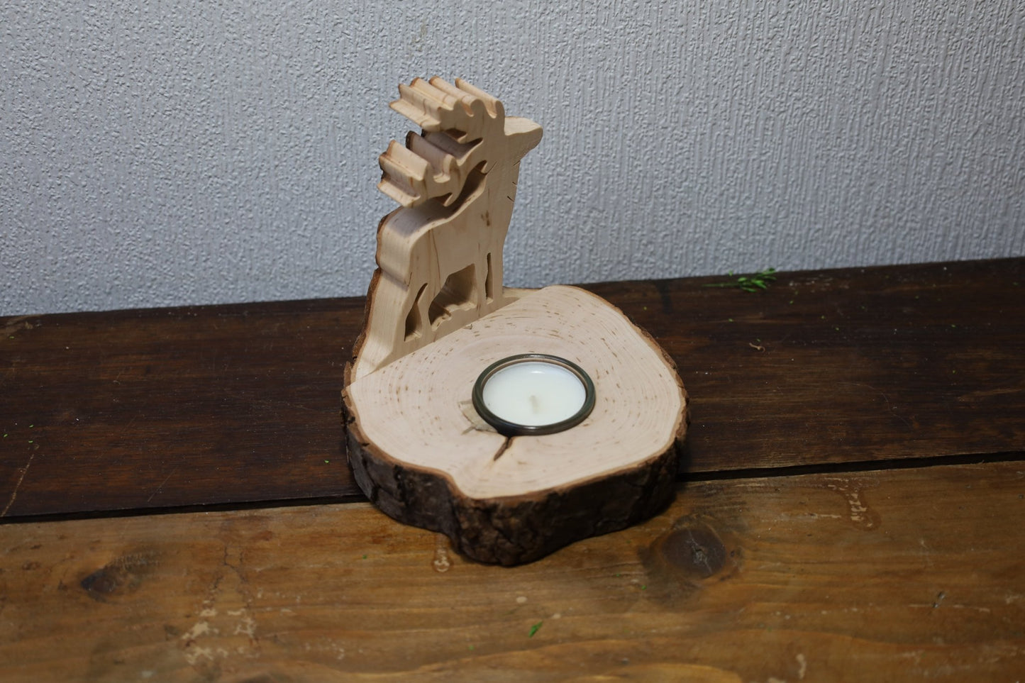 Teelichthalter Baumstamm mit Hirsch - Rustikale Weihnachtsdeko Holz {{ Shabby Chic und Landhaus Deko }} {{ www.Stein-Alt.de }}