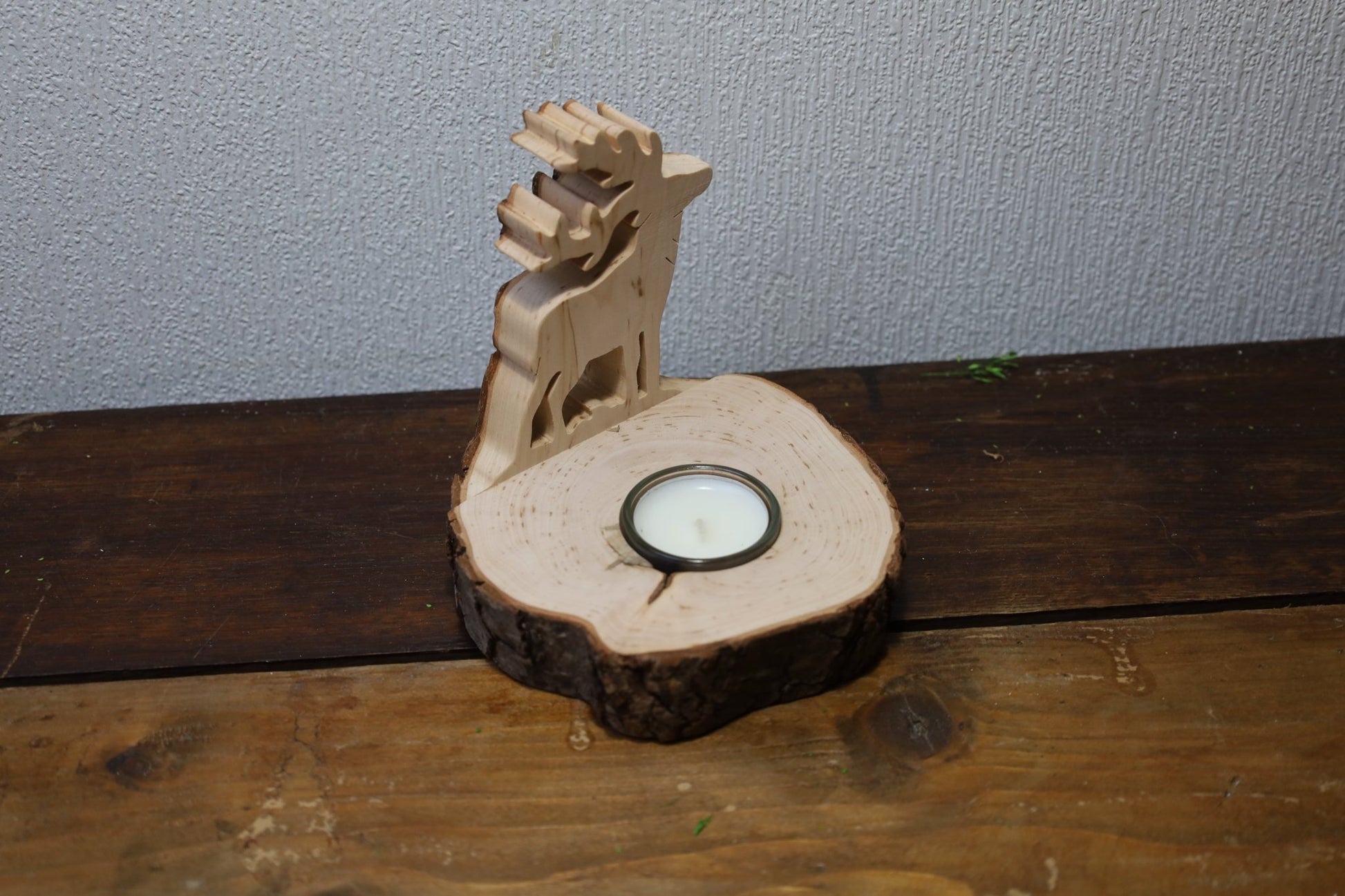 Teelichthalter Baumstamm mit Hirsch - Rustikale Weihnachtsdeko Holz {{ Shabby Chic und Landhaus Deko }} {{ www.Stein-Alt.de }}
