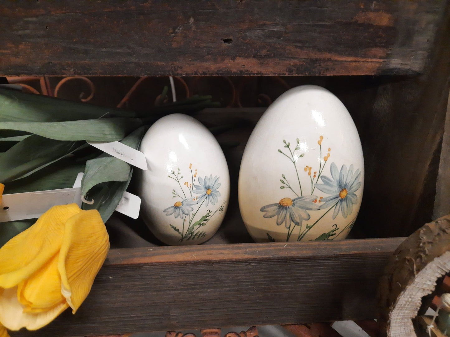 Terrakotta Ei mit Kornblumen - Frühlingsdeko Ostern Landhausstil {{ Shabby Chic und Landhaus Deko }} {{ www.Stein-Alt.de }}