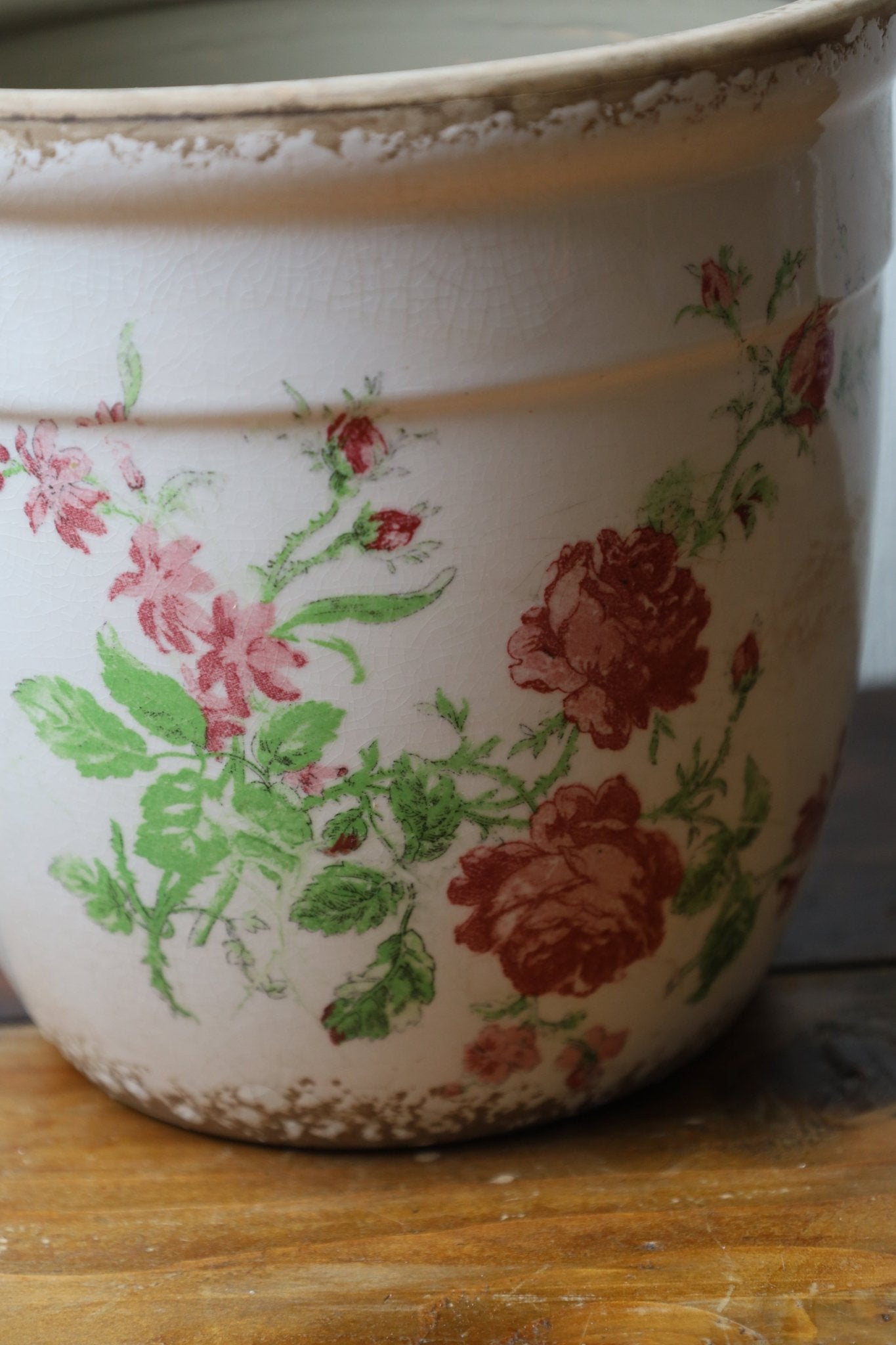 Vintage Blumentopf mit Rosenmotiv - Rosa Beige Keramik Übertopf Shabby Chic {{ Shabby Chic und Landhaus Deko }} {{ www.Stein-Alt.de }}
