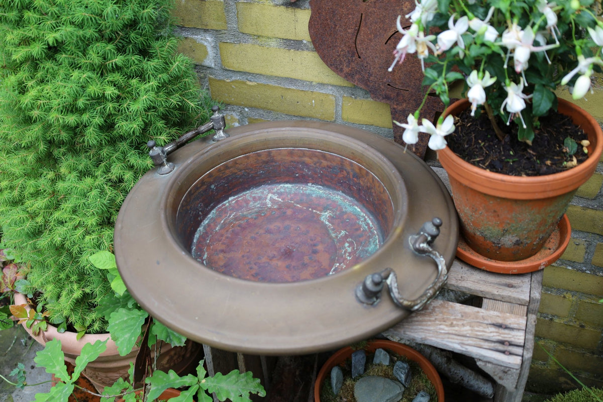 Vintage Kohlenpfanne aus Kupfer – Gartendeko im Landhausstil {{ Shabby Chic und Landhaus Deko }} {{ www.Stein-Alt.de }}