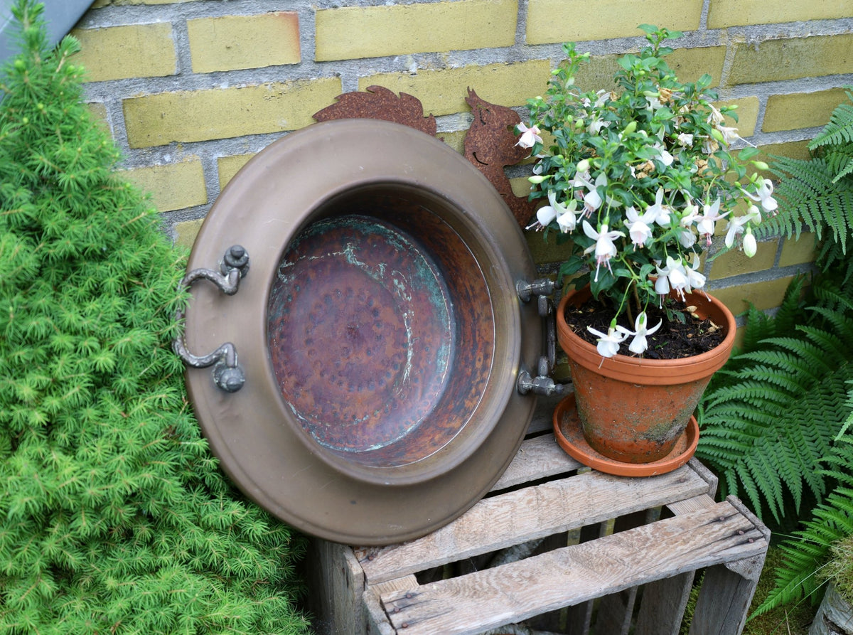 Vintage Kohlenpfanne aus Kupfer – Gartendeko im Landhausstil {{ Shabby Chic und Landhaus Deko }} {{ www.Stein-Alt.de }}