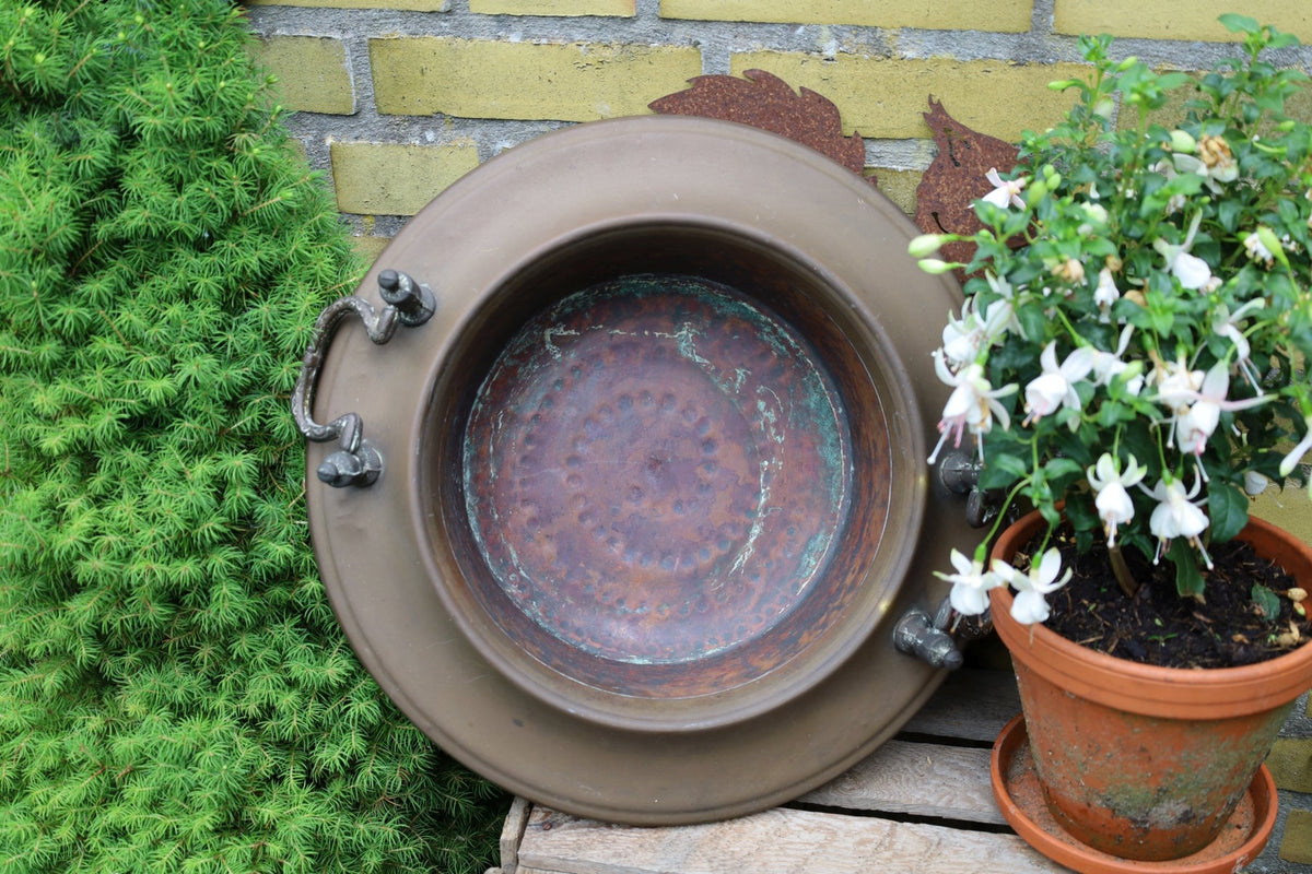 Vintage Kohlenpfanne aus Kupfer – Gartendeko im Landhausstil {{ Shabby Chic und Landhaus Deko }} {{ www.Stein-Alt.de }}