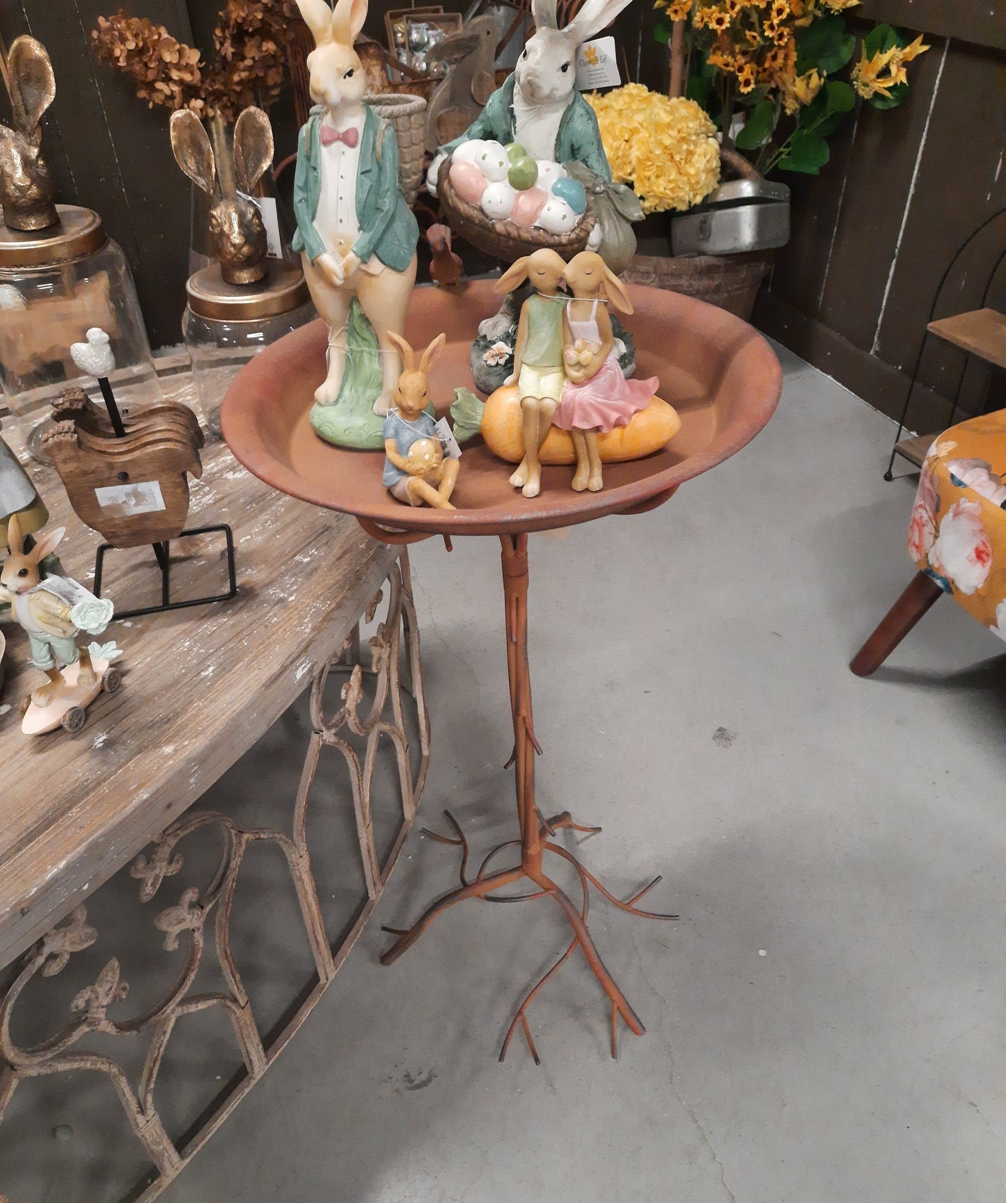 Vogelbad auf Ständer – Eisen Edelrost, Garten Deko Shabby Cottage {{ Shabby Chic und Landhaus Deko }} {{ www.Stein-Alt.de }}