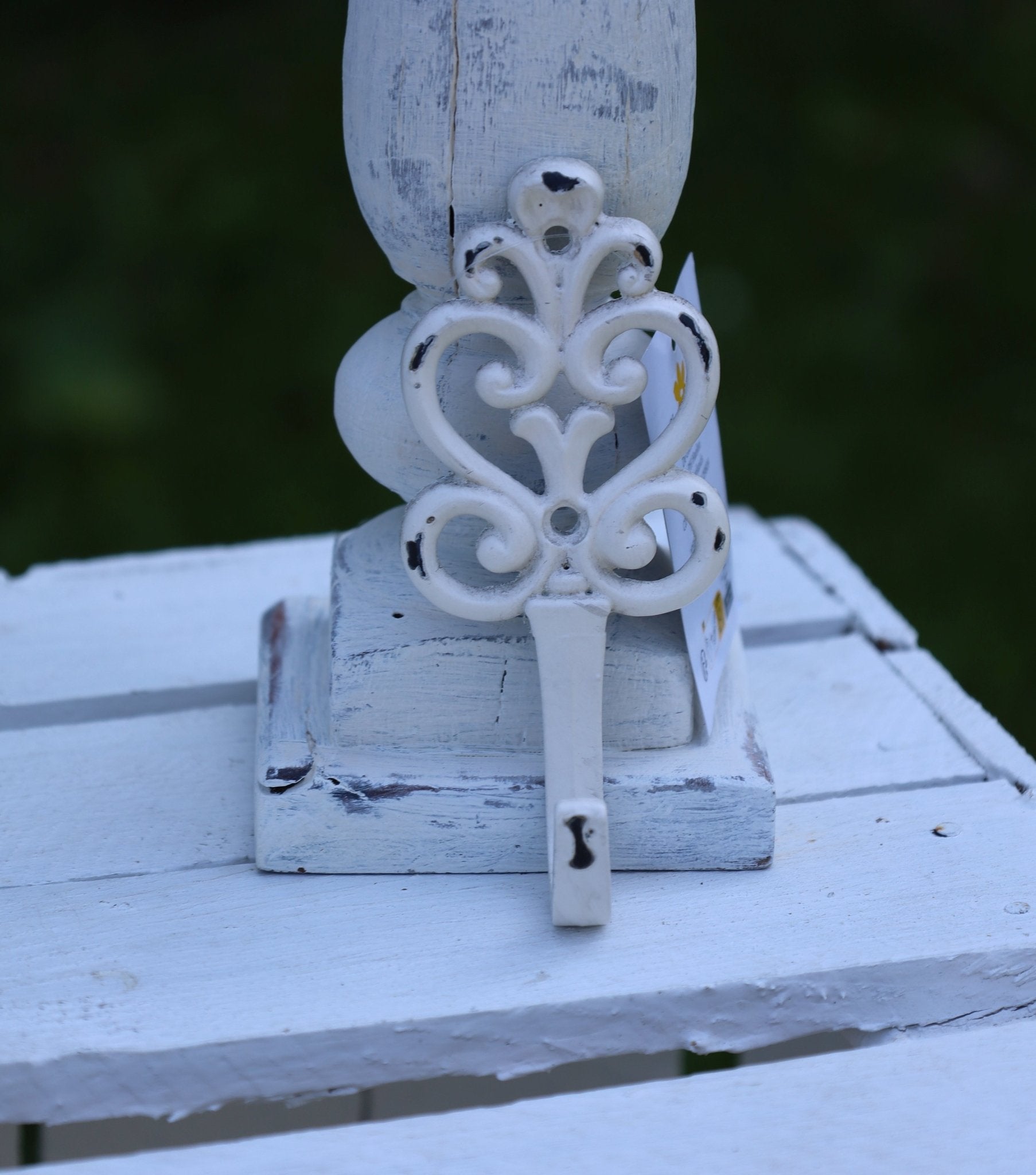 Wandhaken Shabby Chic Weiß - Garderobenhaken Eisen Landhausstil {{ Shabby Chic und Landhaus Deko }} {{ www.Stein-Alt.de }}