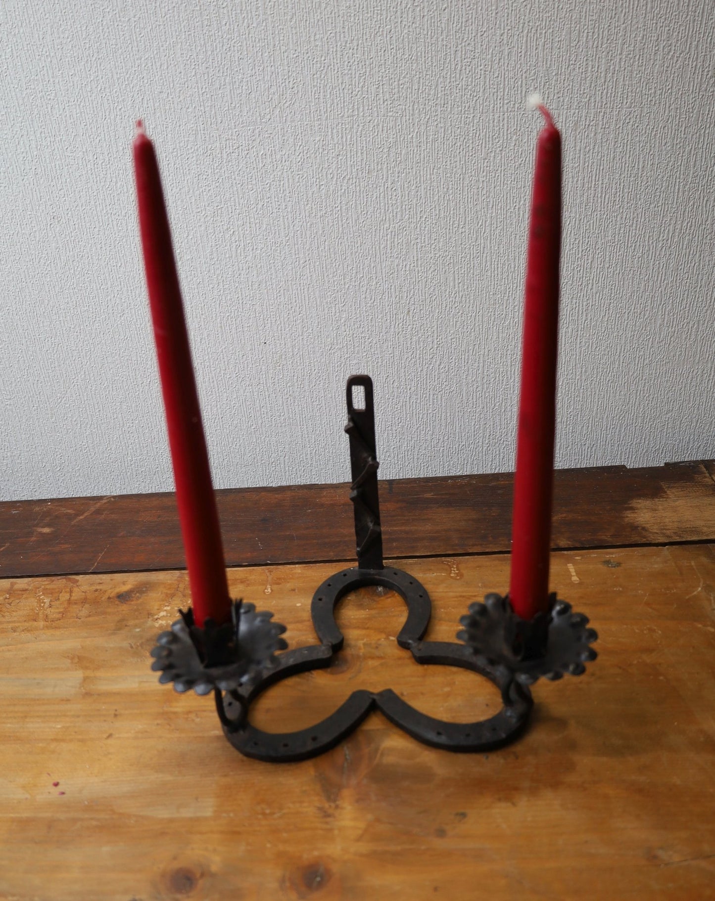 Wandkerzenhalter Hufeisen Gusseisen Schwarz - Kleeblatt-Design für 2 Kerzen Landhaus {{ Shabby Chic und Landhaus Deko }} {{ www.Stein-Alt.de }}