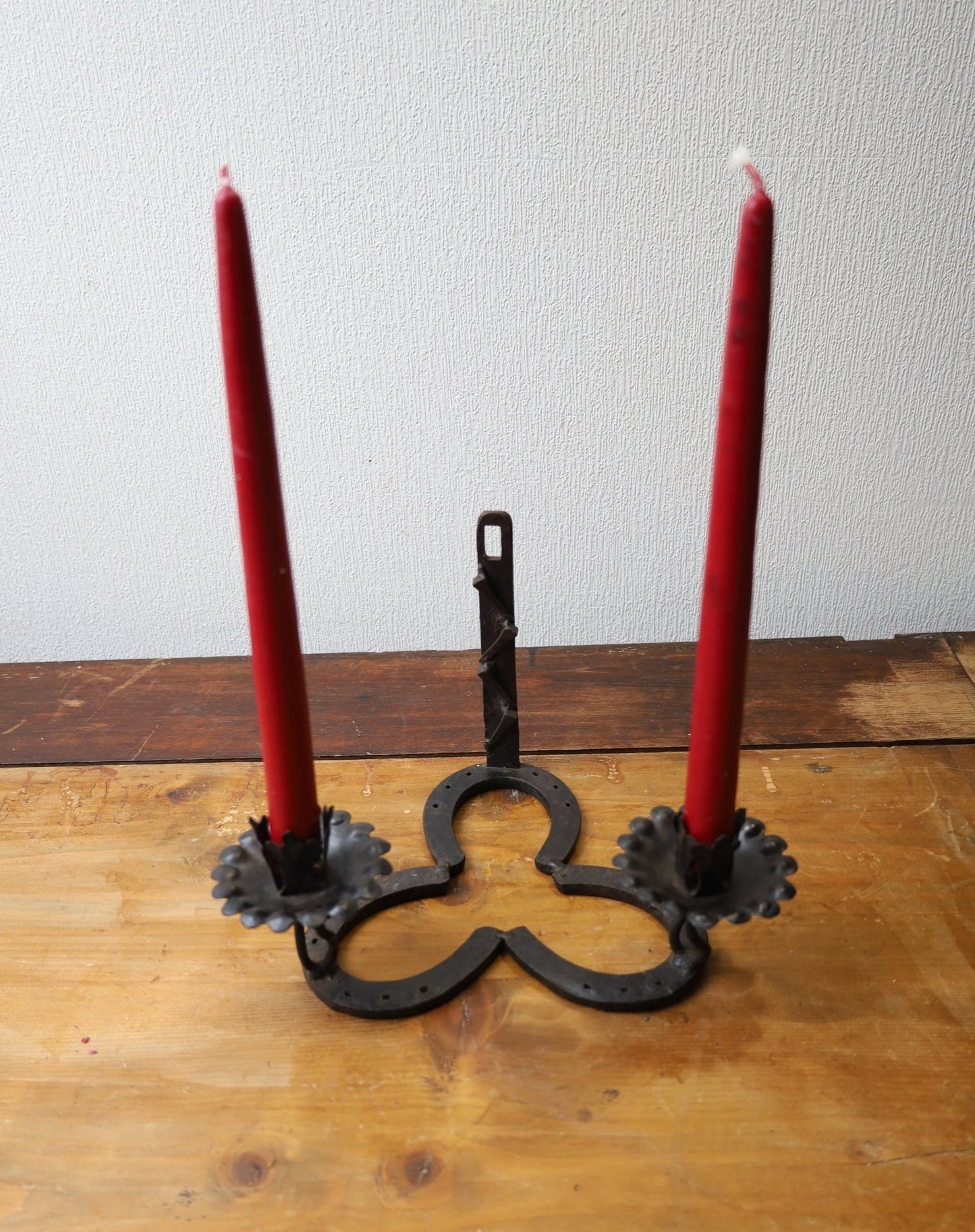 Wandkerzenhalter Hufeisen Gusseisen Schwarz - Kleeblatt-Design für 2 Kerzen Landhaus {{ Shabby Chic und Landhaus Deko }} {{ www.Stein-Alt.de }}