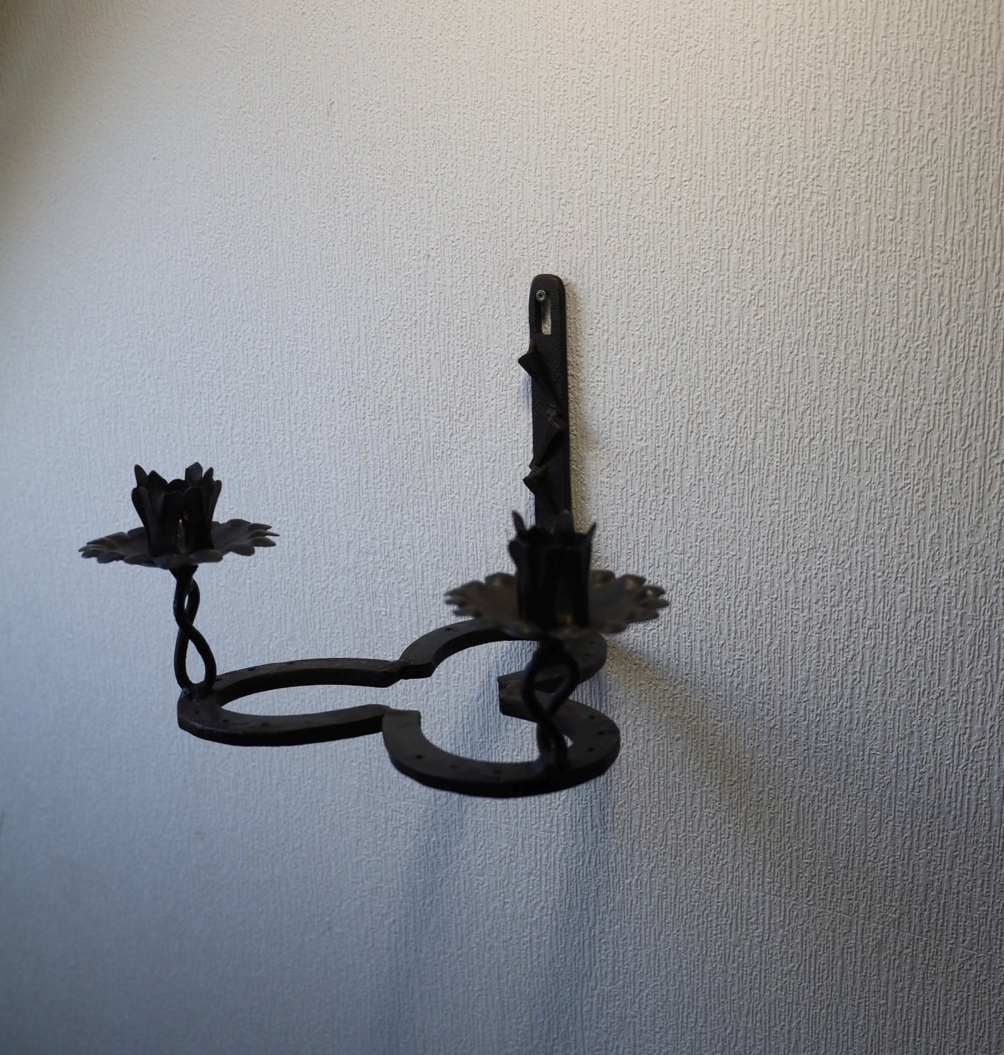 Wandkerzenhalter Hufeisen Gusseisen Schwarz - Kleeblatt-Design für 2 Kerzen Landhaus {{ Shabby Chic und Landhaus Deko }} {{ www.Stein-Alt.de }}