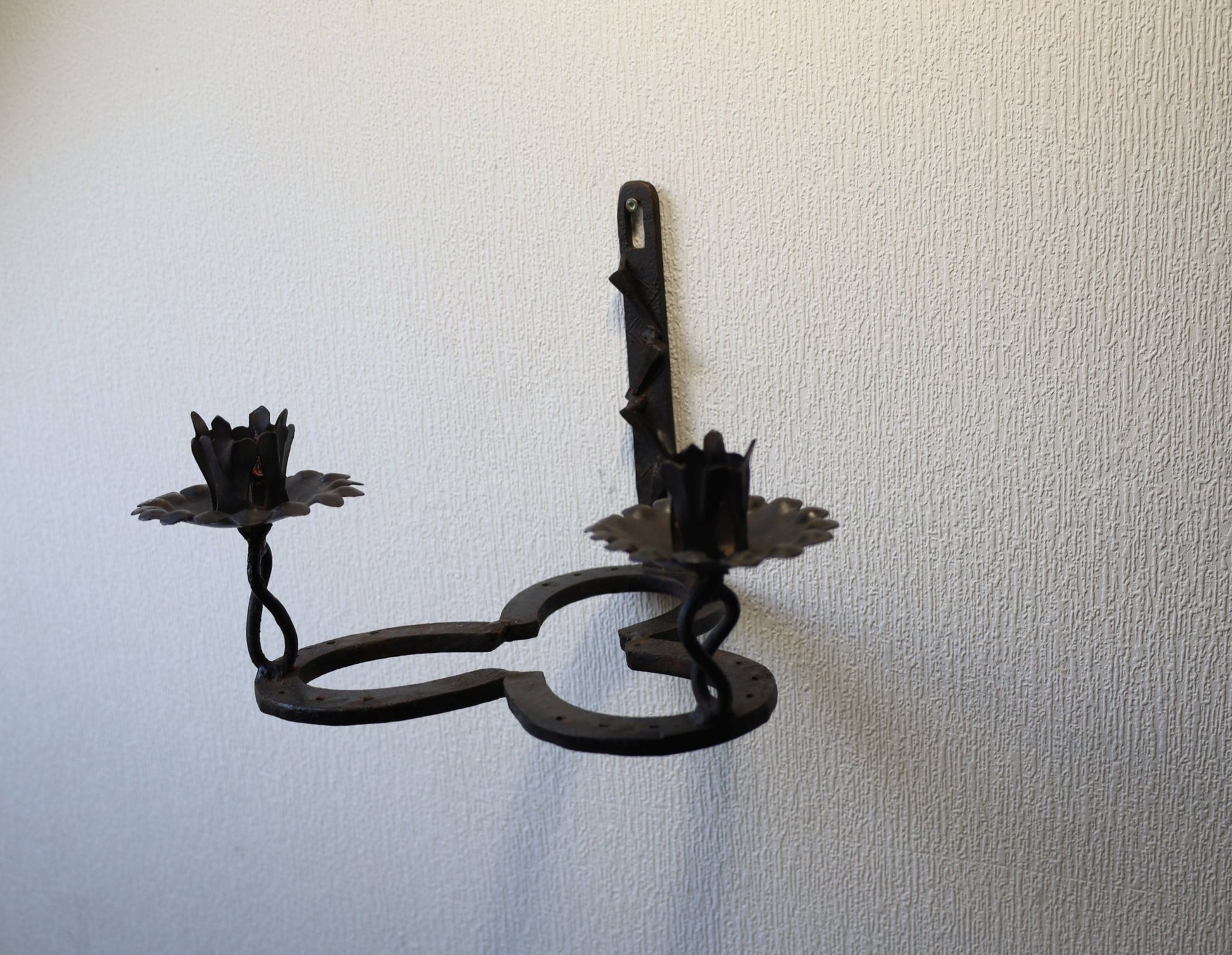 Wandkerzenhalter Hufeisen Gusseisen Schwarz - Kleeblatt-Design für 2 Kerzen Landhaus {{ Shabby Chic und Landhaus Deko }} {{ www.Stein-Alt.de }}