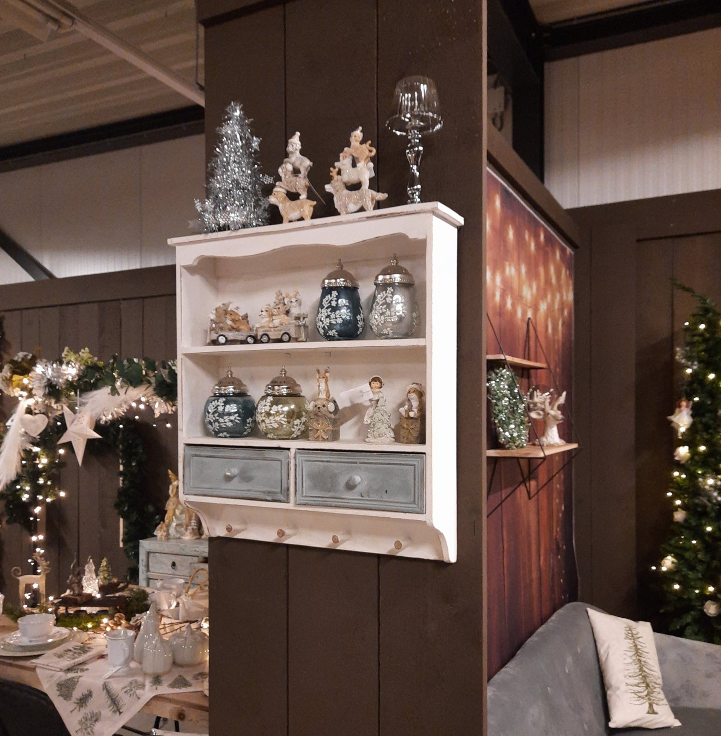 Wandregal Holz mit Schubladen & Haken - Shabby Chic Landhausstil Weiß, Braun {{ Shabby Chic und Landhaus Deko }} {{ www.Stein-Alt.de }}