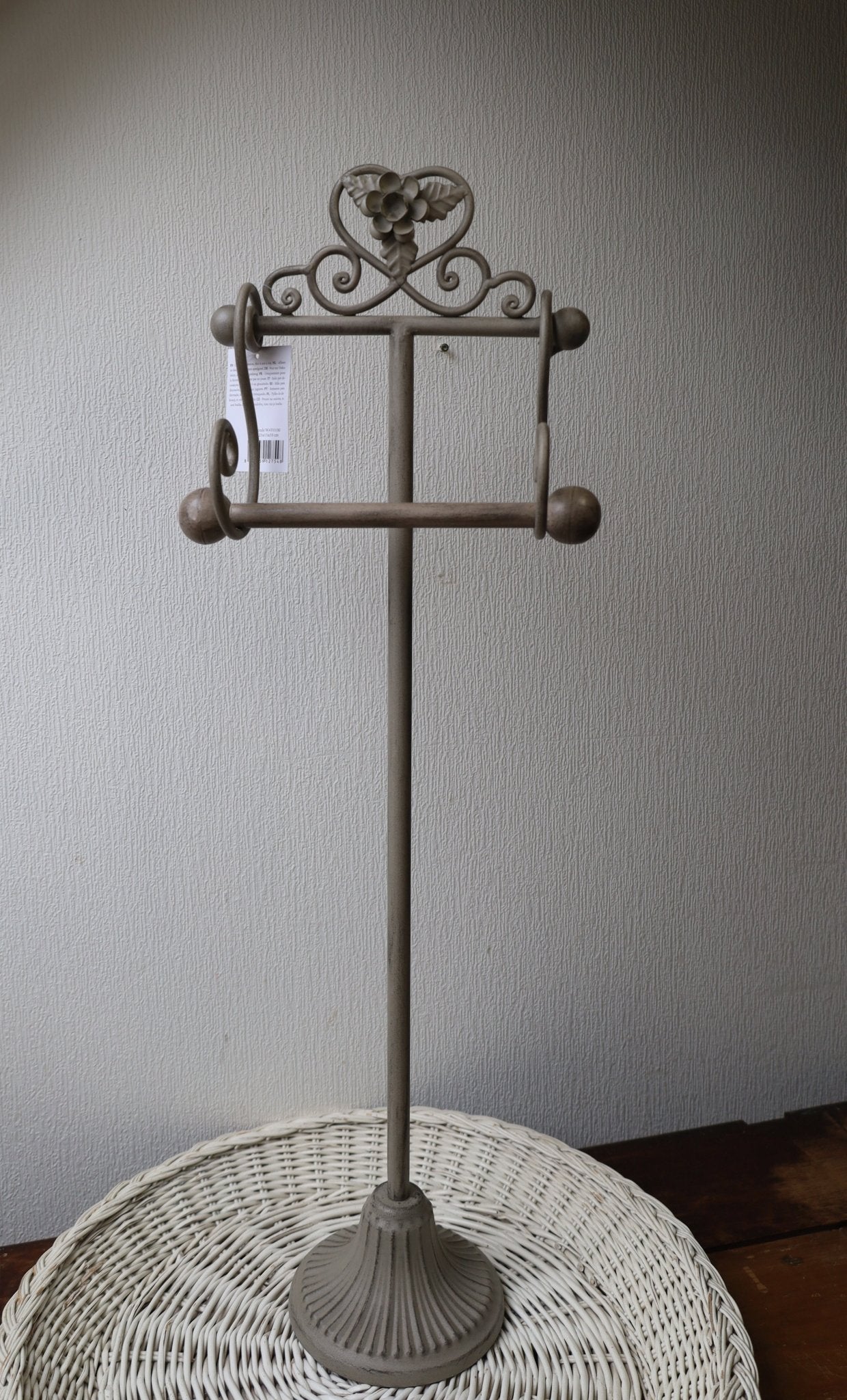 WC-Rollenhalter Shabby Chic Beige – Toilettenpapierständer im Landhausstil {{ Shabby Chic und Landhaus Deko }} {{ www.Stein-Alt.de }}
