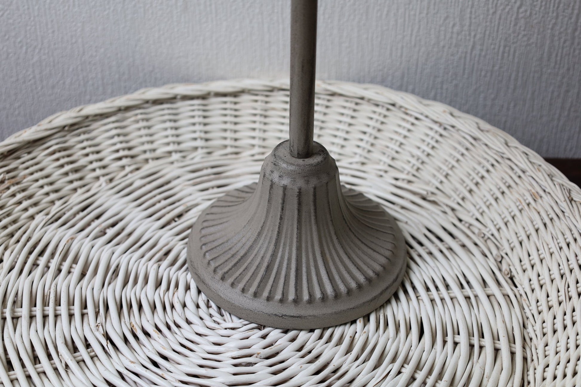 WC-Rollenhalter Shabby Chic Beige – Toilettenpapierständer im Landhausstil {{ Shabby Chic und Landhaus Deko }} {{ www.Stein-Alt.de }}