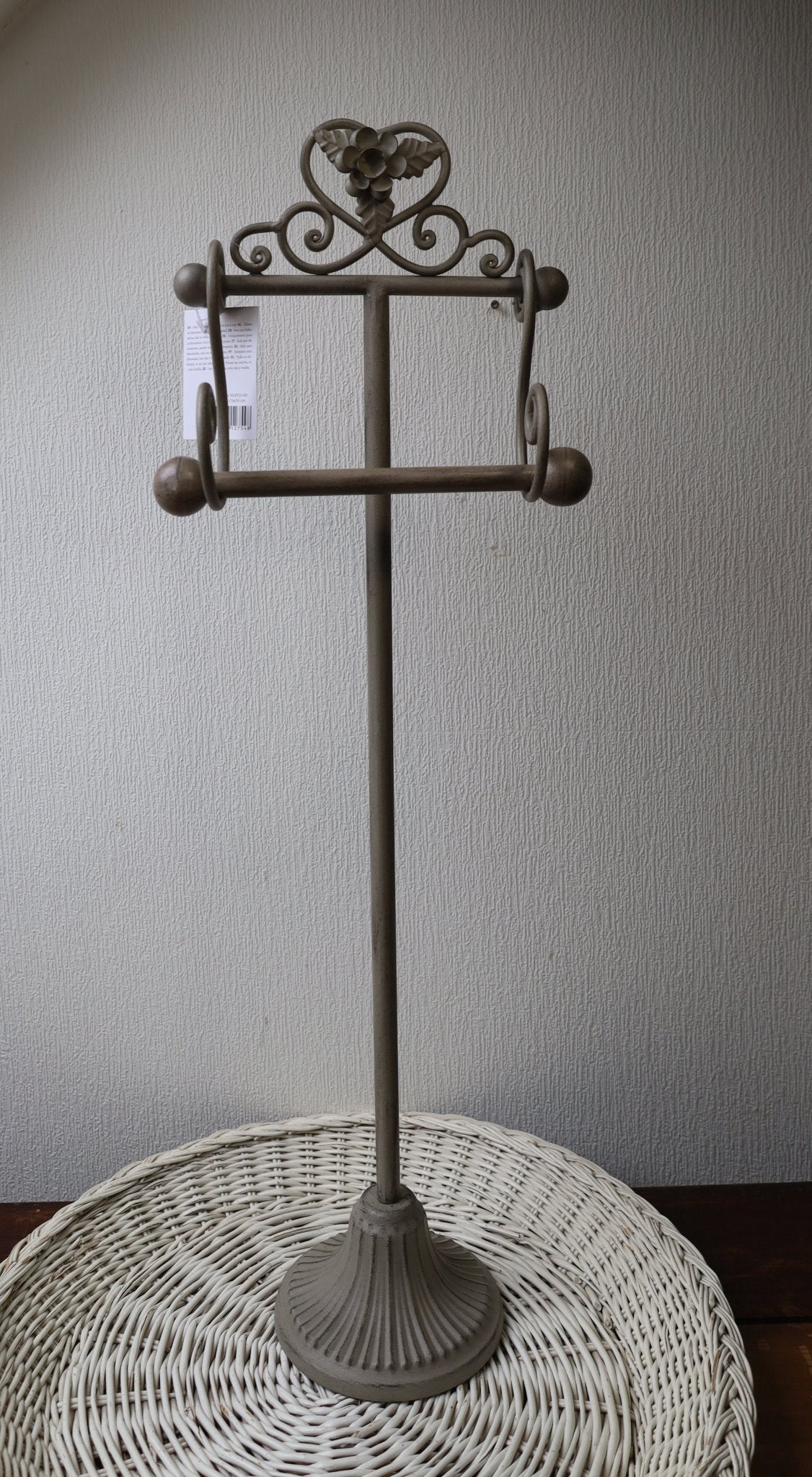 WC-Rollenhalter Shabby Chic Beige – Toilettenpapierständer im Landhausstil {{ Shabby Chic und Landhaus Deko }} {{ www.Stein-Alt.de }}